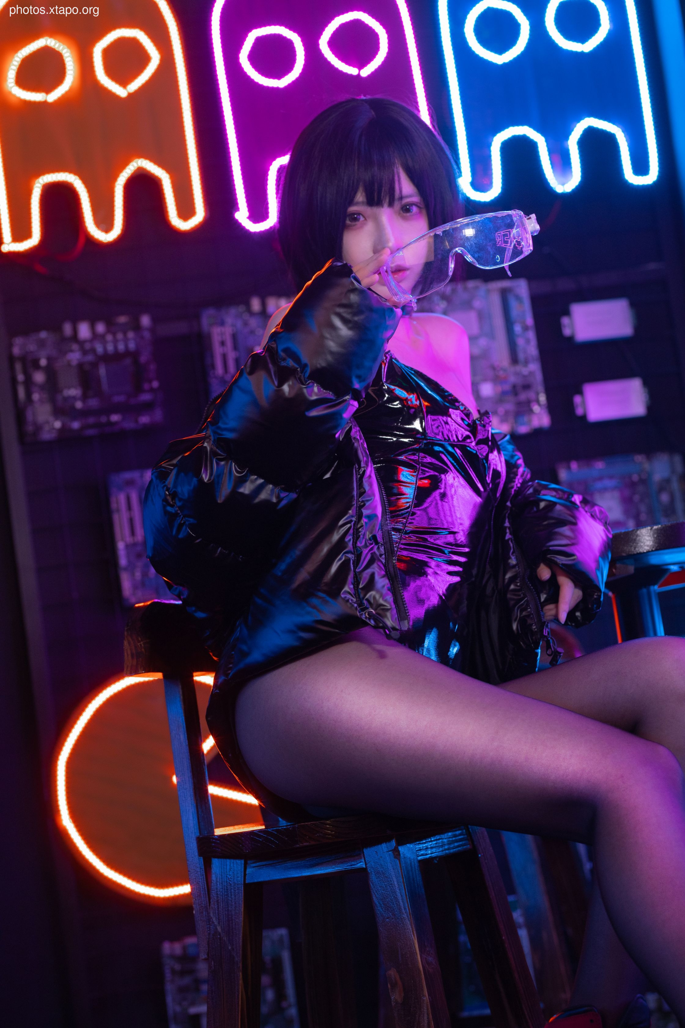 Crazy Cat Caibo Girl 40P-812MB