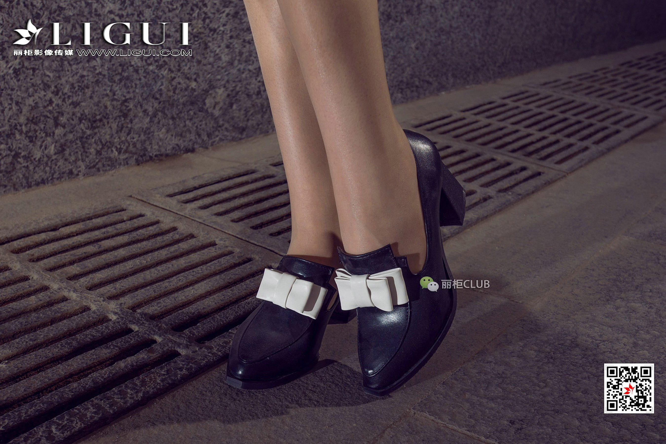 Model Yuner's Dress on the Street Shooting Beautiful Leg Foot Li Cabinel LIGUI