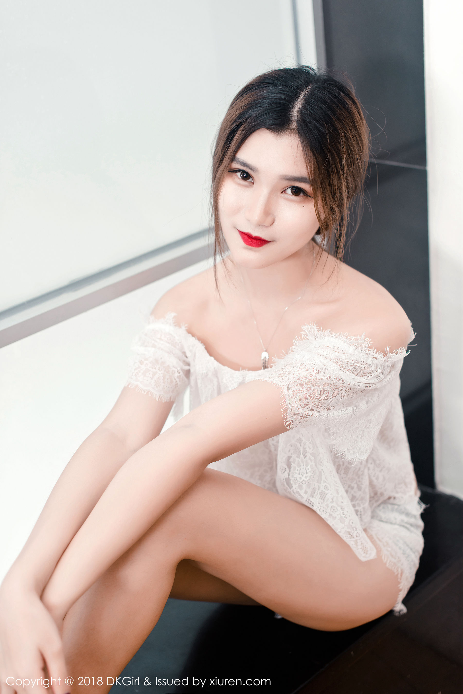 Tingting Tingting Beautiful Milk Beautiful H butto Beautiful Legs Charm Temptation Royal Girl DKGIRL VOL.062