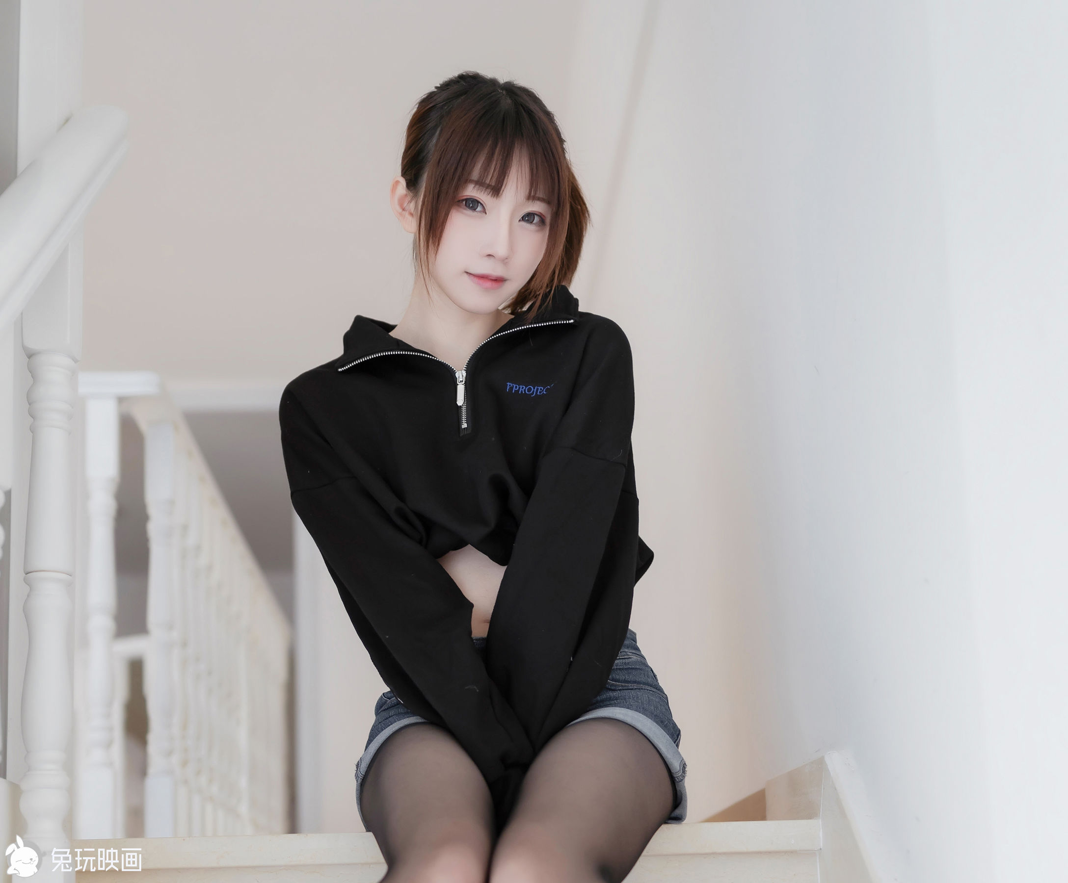 Rabbit Playing -The selected recommendation Vol.042 Single -end girl