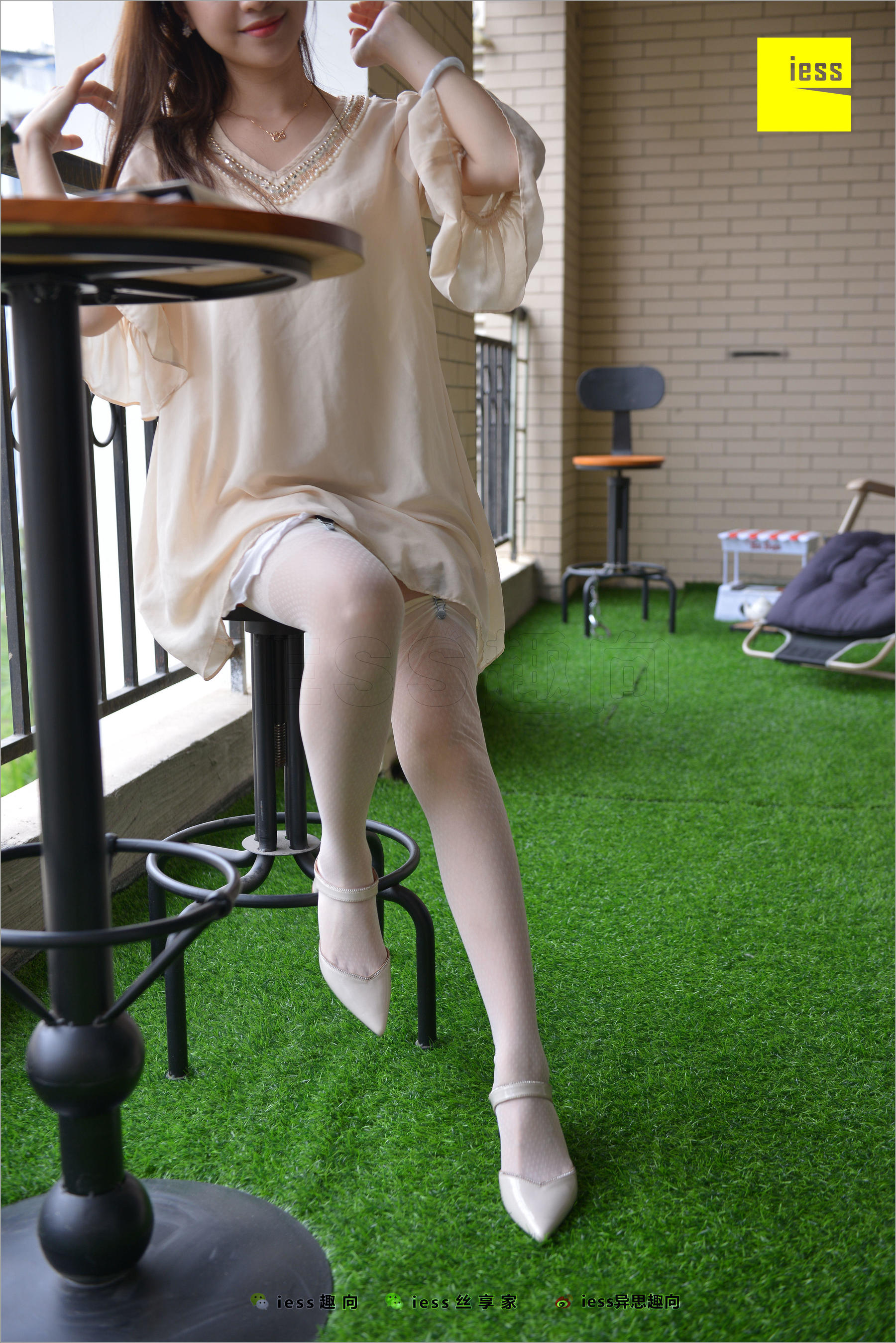 Xiao Jie's Little Classic Retro Pure White Nylon Silk Different Thoughts to IESS Silk Foot Bento 227