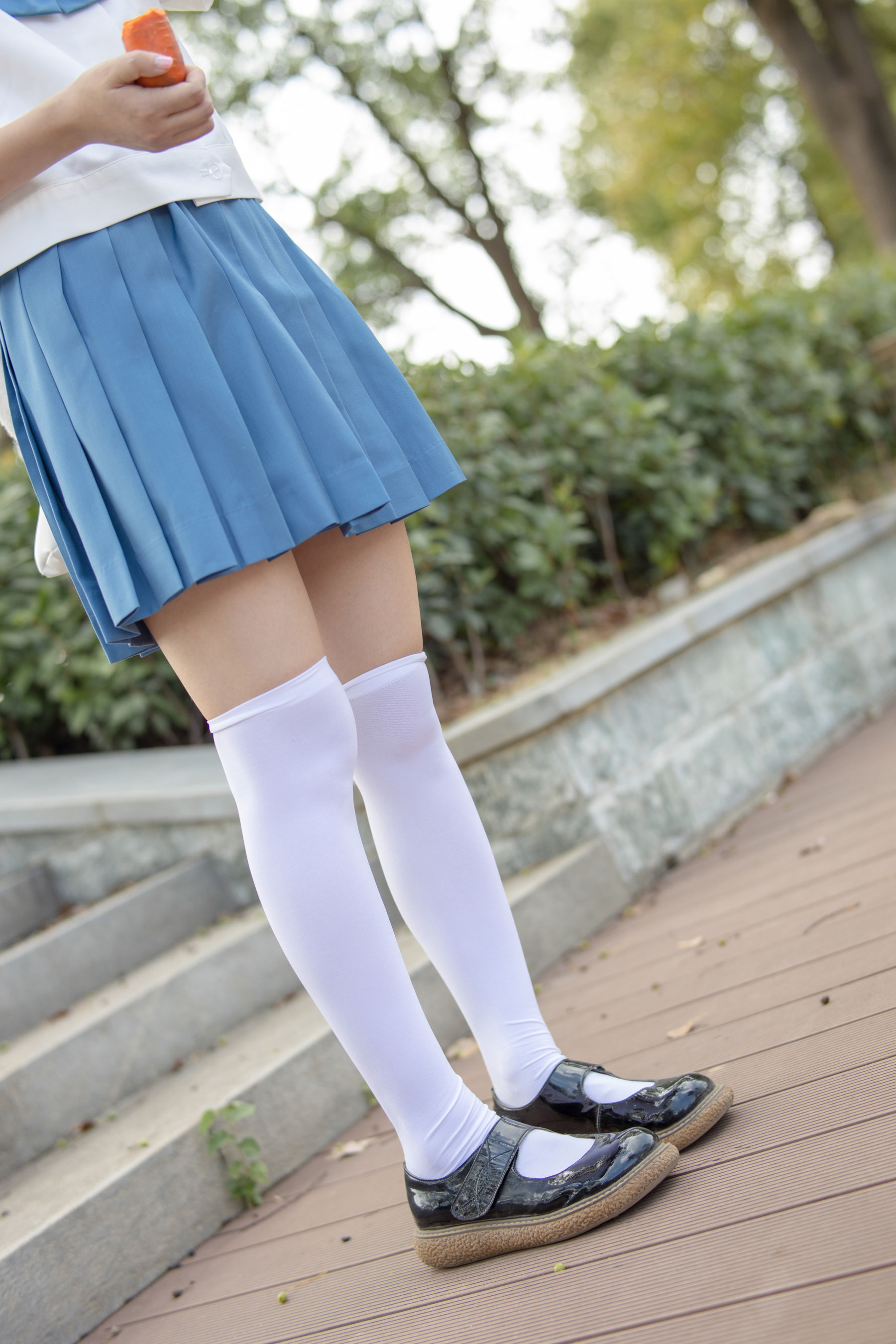 Mori Consortium JKFUN-025 Mo Mo & amp; AIKA 80D white silk overweight socks