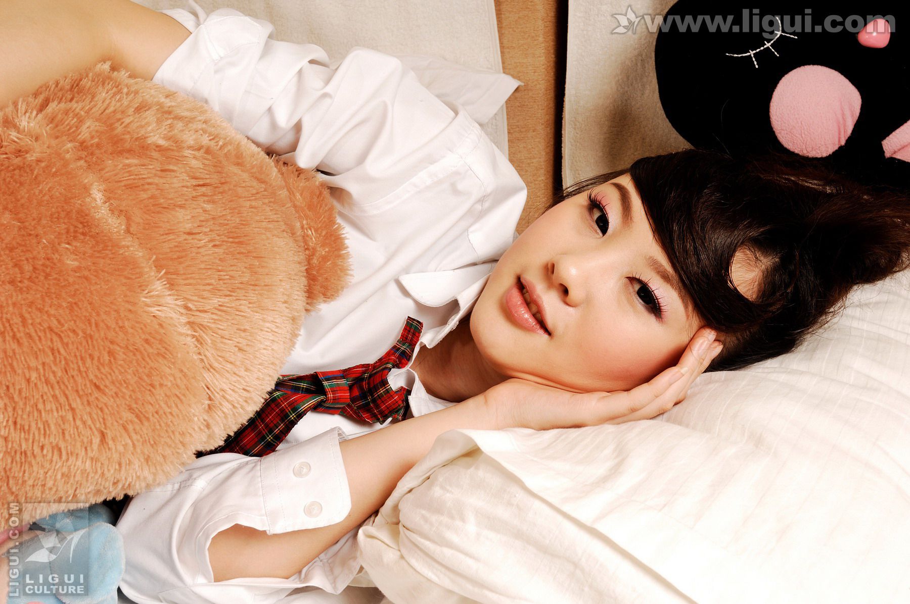 Model Phofifei College Beautiful Girl Bed Room Playing the Foot Ligui Stockings Jade Foot Photo Picture