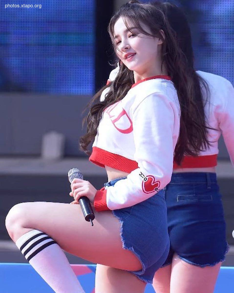 Nancy Momoland,