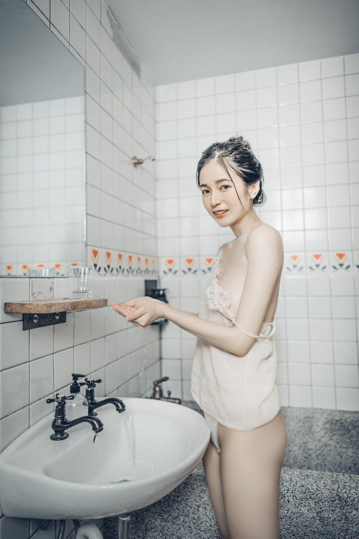 I finally made an appointment with the goddess to take a bath, but the towel kept falling off, and finally I didn’t wear it anymore and just took photos of S-class beauties - Chenchen Vol.02