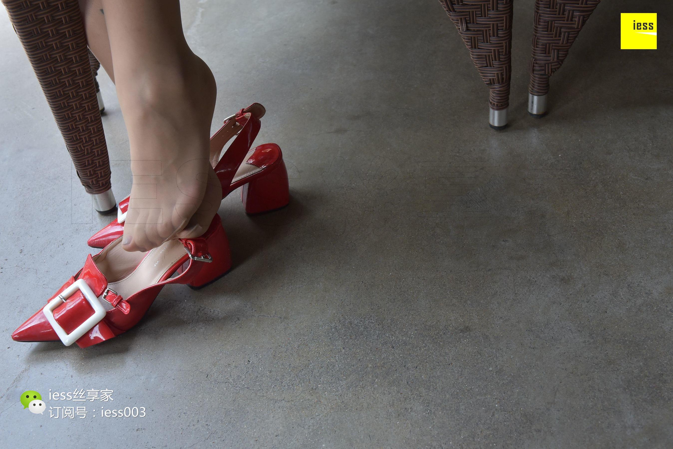 Si Xiangjia 080 cousin From the table to the bottom of the table IESS is thinking about it