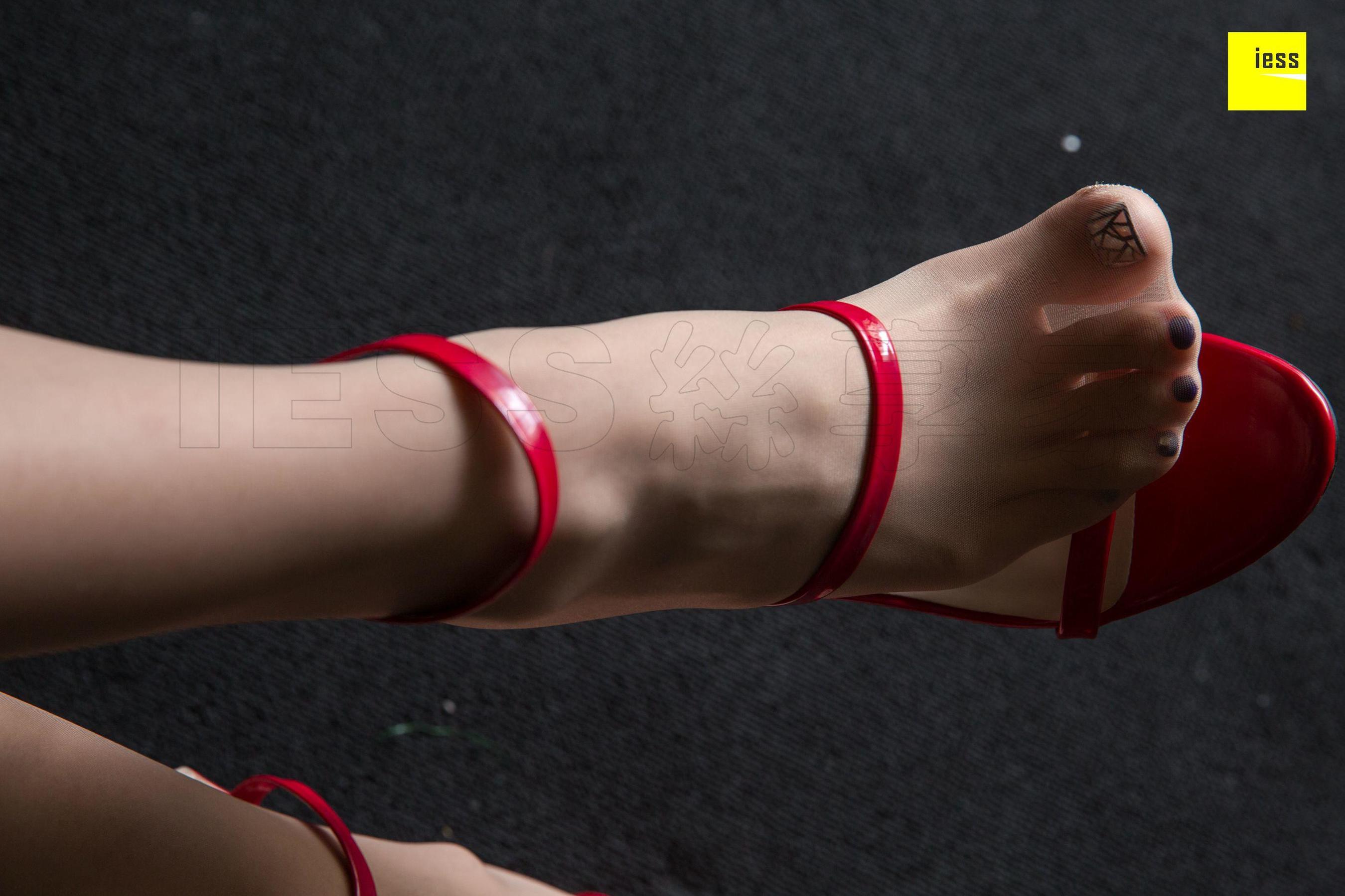 Spicy Mom Junjun The Performing Foot Foot of the Pork Mom Polying Different Thoughts to IESS Silk House 244