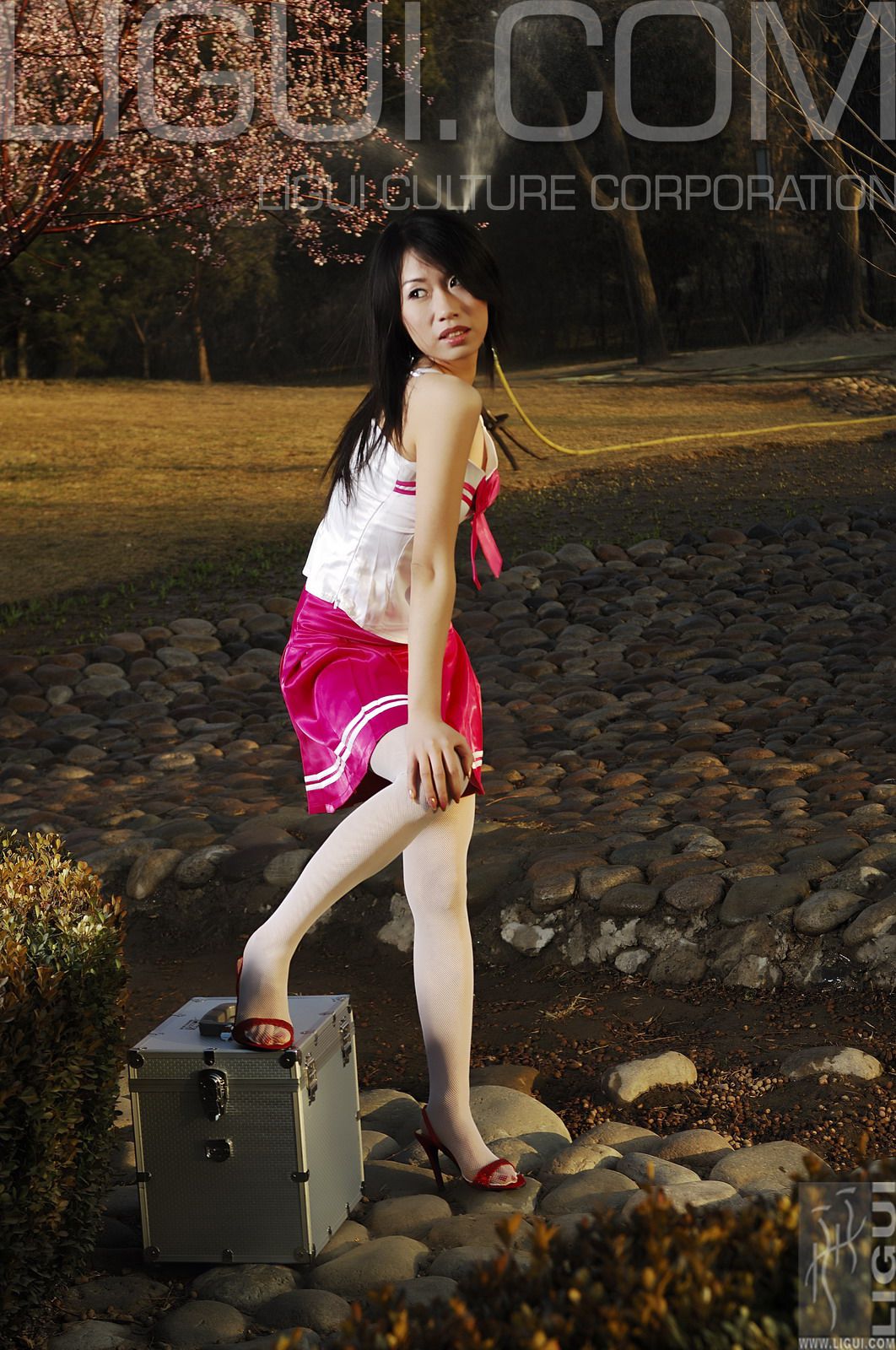 Ligui Model Helen Spring Is Coming Silk Foot Photo Picture