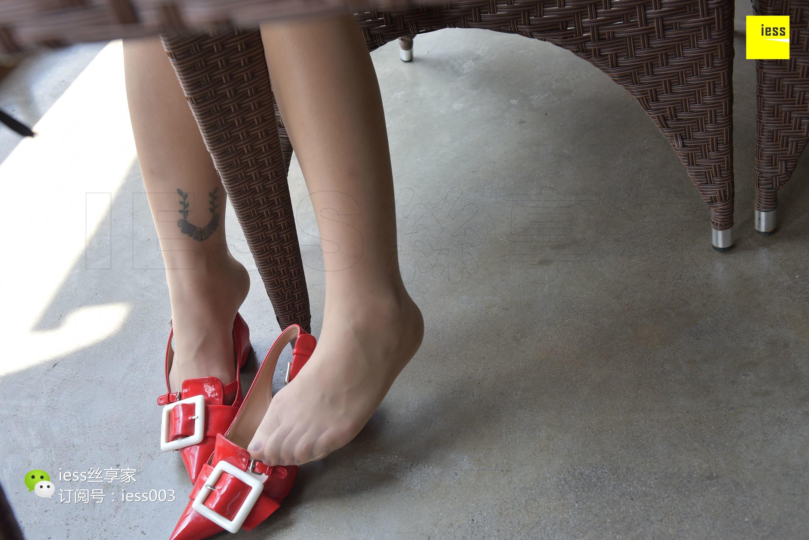 Si Xiangjia 080 cousin From the table to the bottom of the table IESS is thinking about it