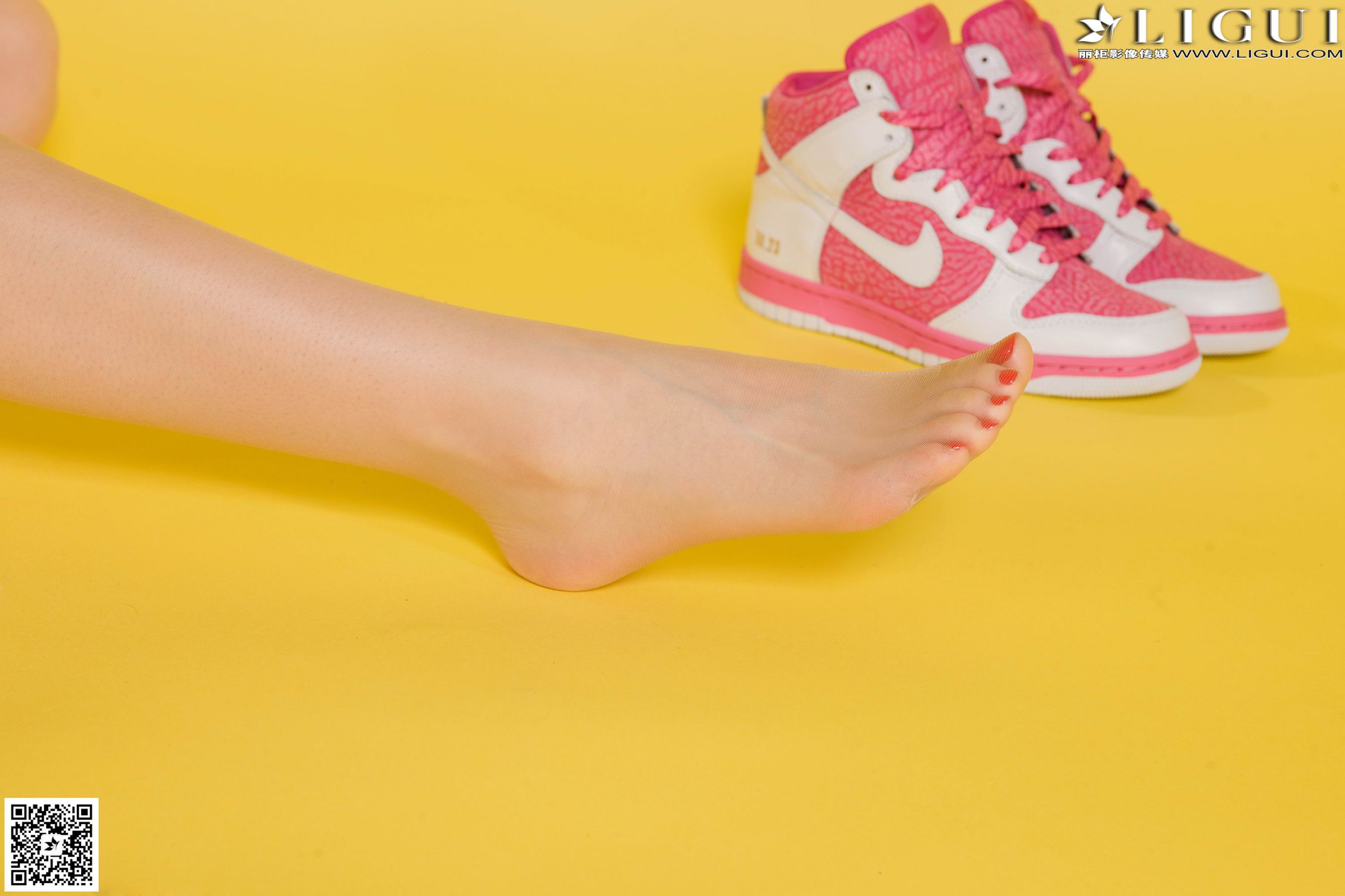 Ligui Model Yuner Basketball Girl Badminton Series beautiful legs jade foot photo picture