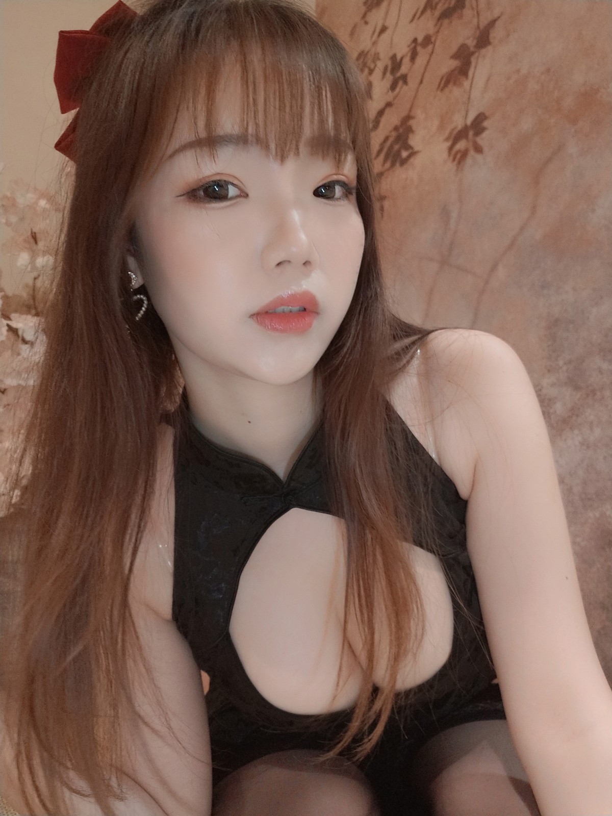 Anime blogger Xueqing ASTRA cheongsam selfie theme private sex sexy black exposed cheongsam with budshire stockings charming temptation photo 49p