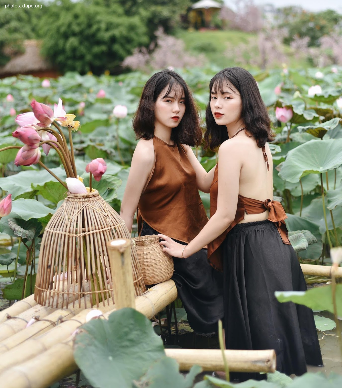 Twins Nguyen Thanh Nga Nguyen Thanh Hang,