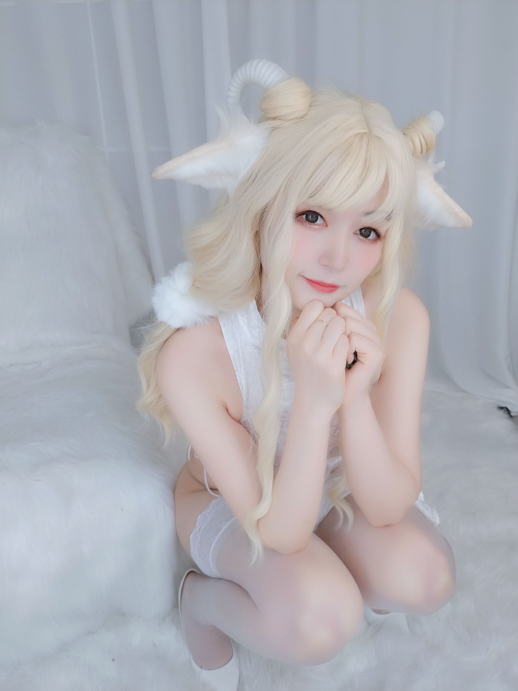 COS Welfare Miss Coser Silver Silver -White Cheongsam