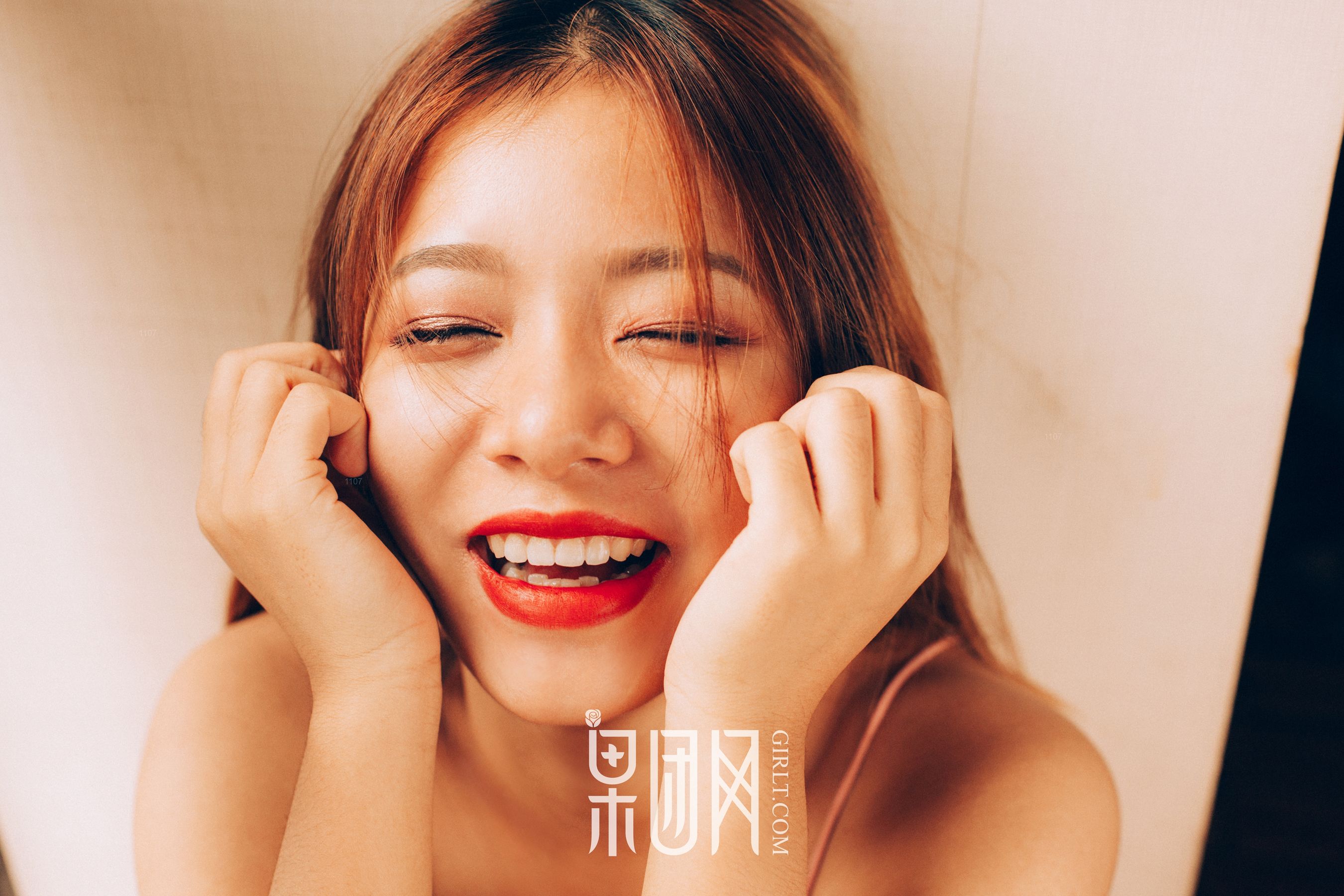 Sexy girl crispy breasts and hips black silk stingy fruit group network Girlt No.068