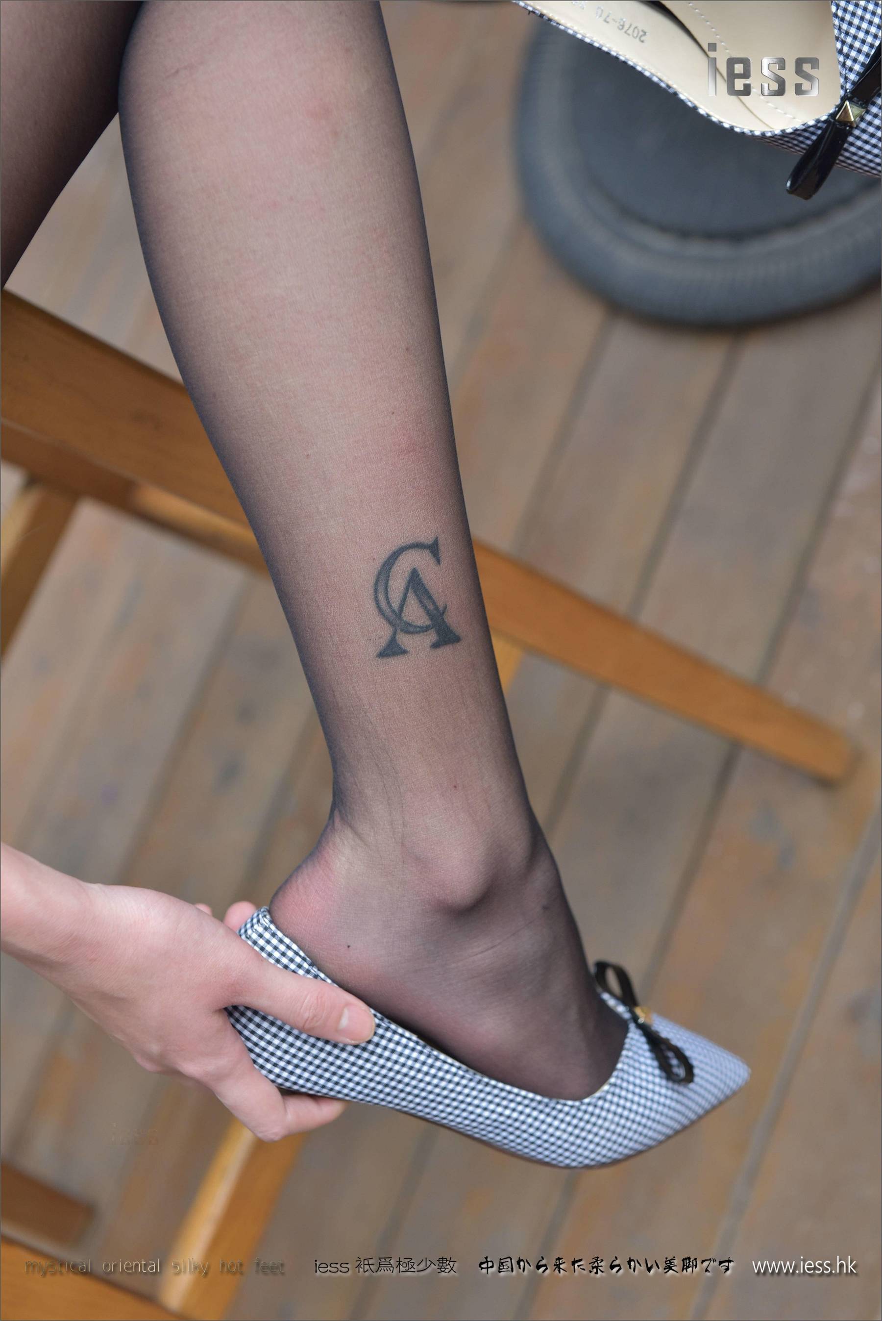 Silk Foot Bento 110 Xiaoxiao Outdoor Black Silk Flat Shoes IESS is thinking about it