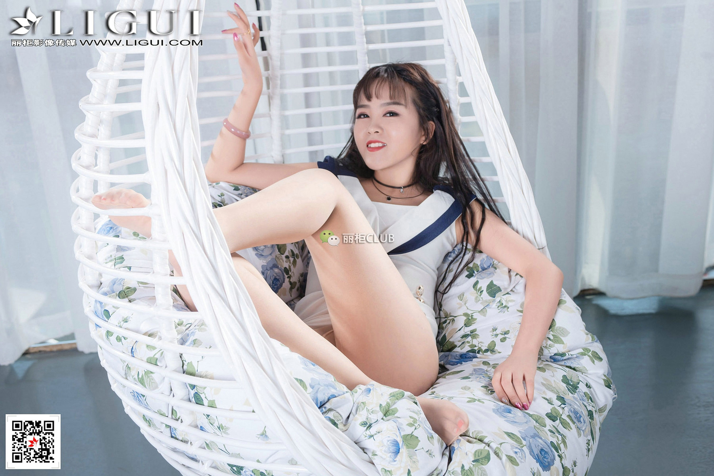 MODEL Liu Yue Langy Lang Chair Silk Beautiful Leg Ligui