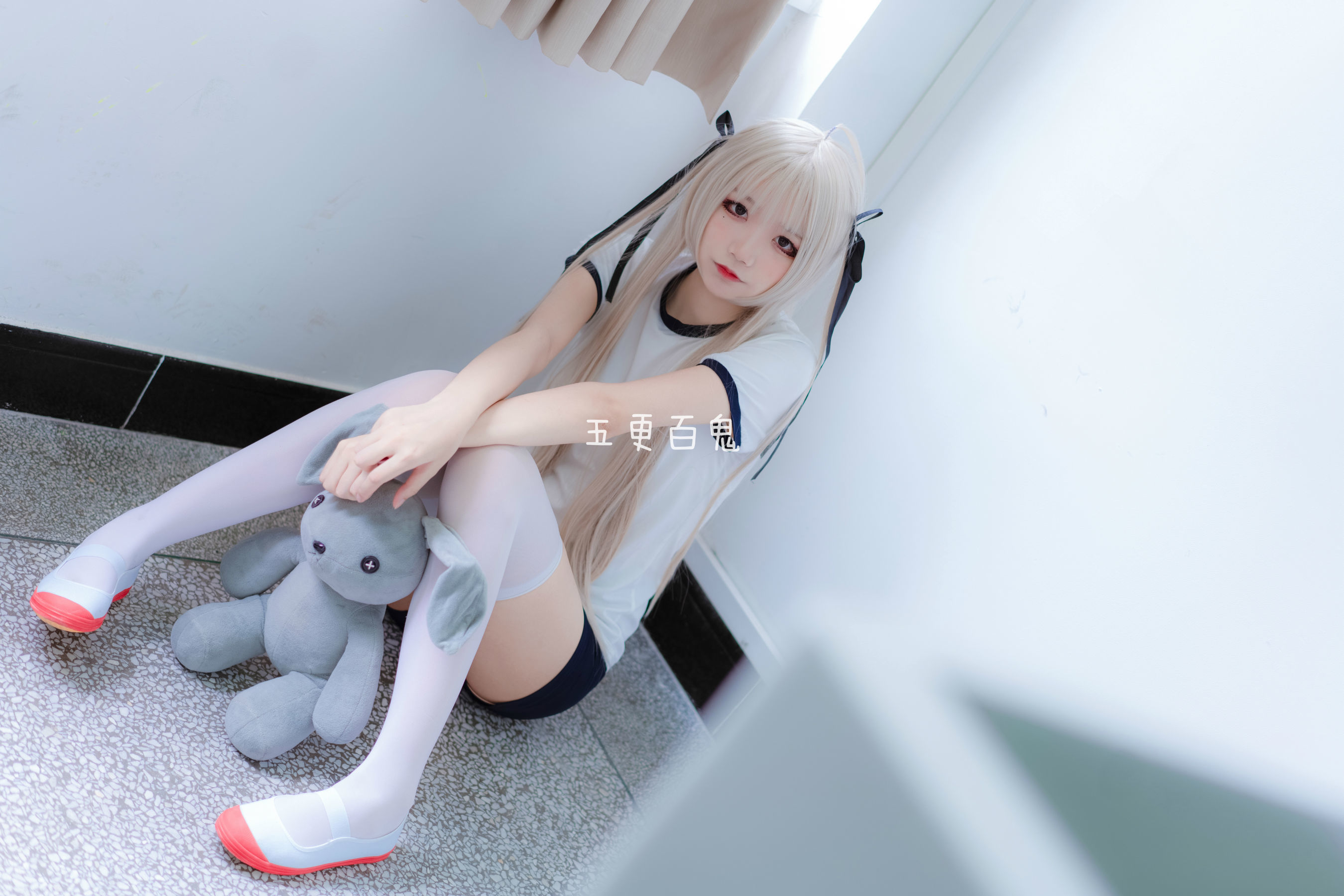 Pure girl five more ghosts Spring Day Wilderness