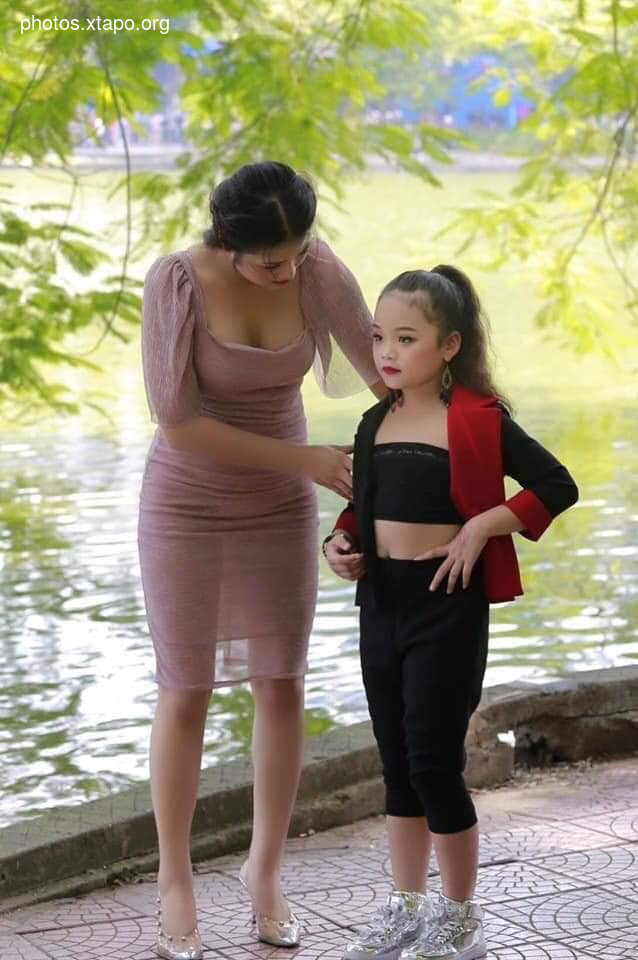 The teachers made parents stand still