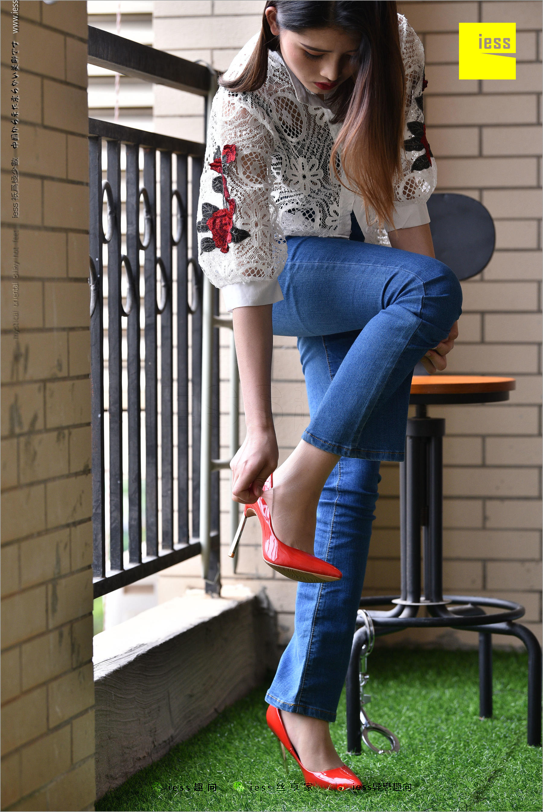 Guangyan's Jeans, New Models and Red High Heels