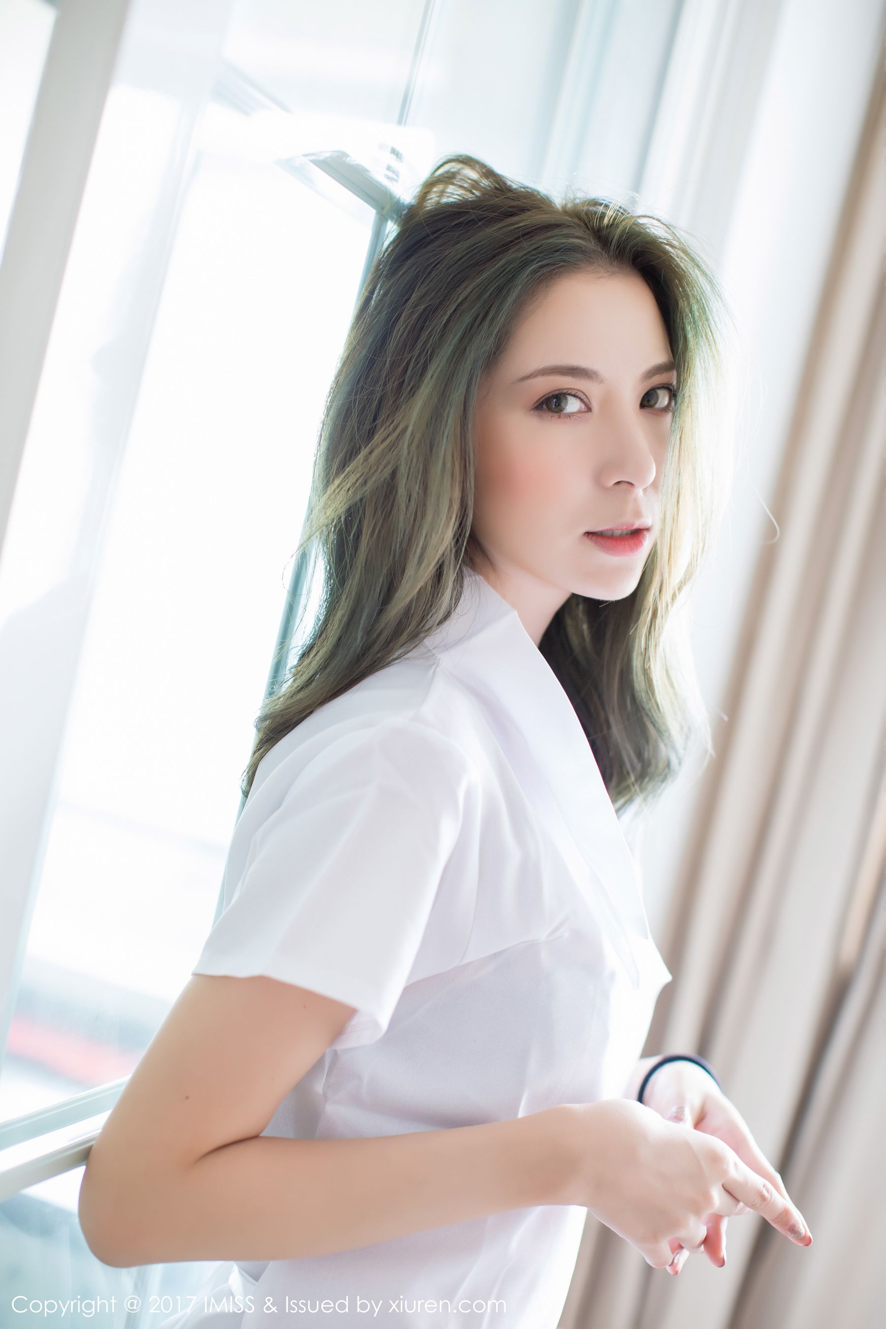 Chen Liangling Carry European and American Fan Genci