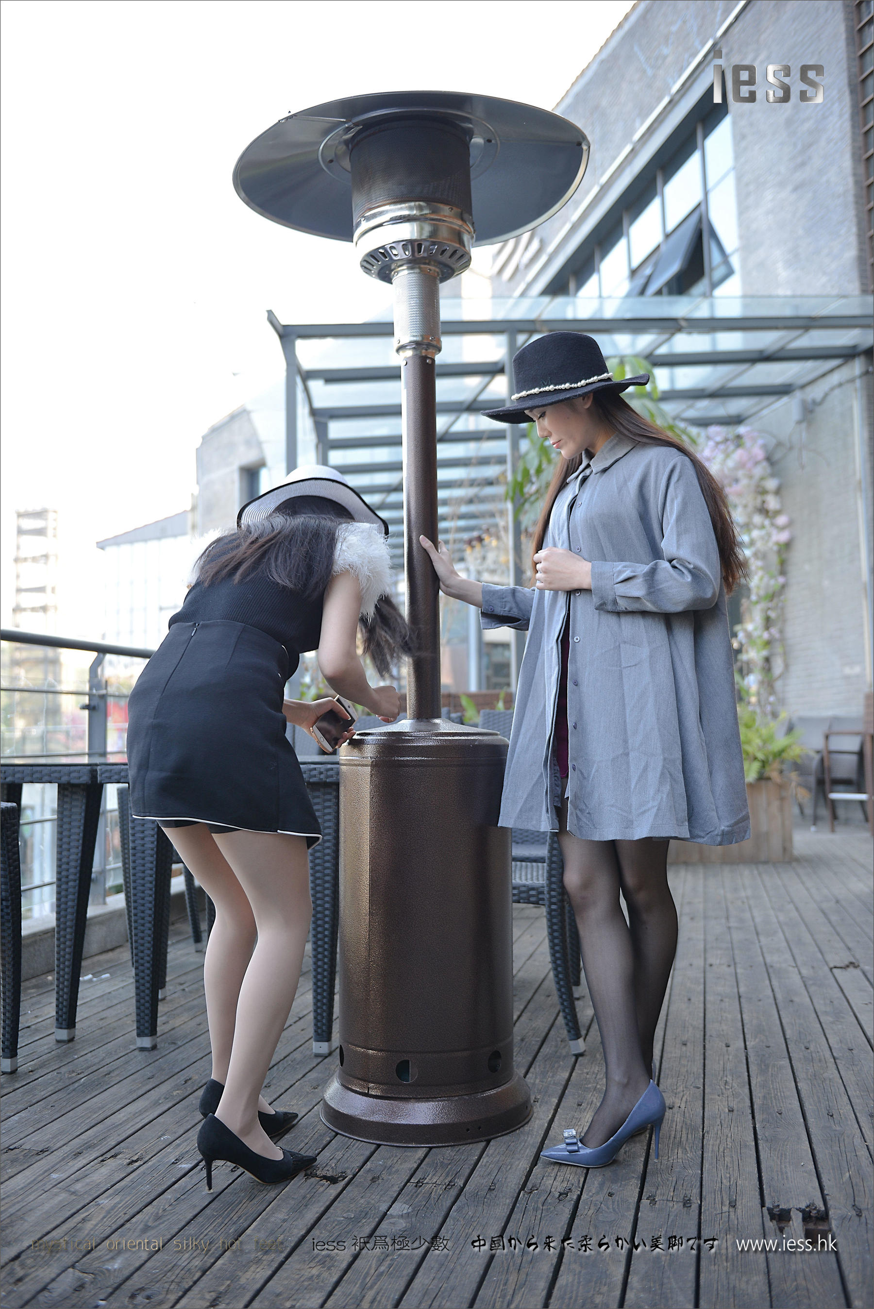 Silk Foot Bento 076 Belly Dance Cong Cong and Sydney Black and White Period Flower 1