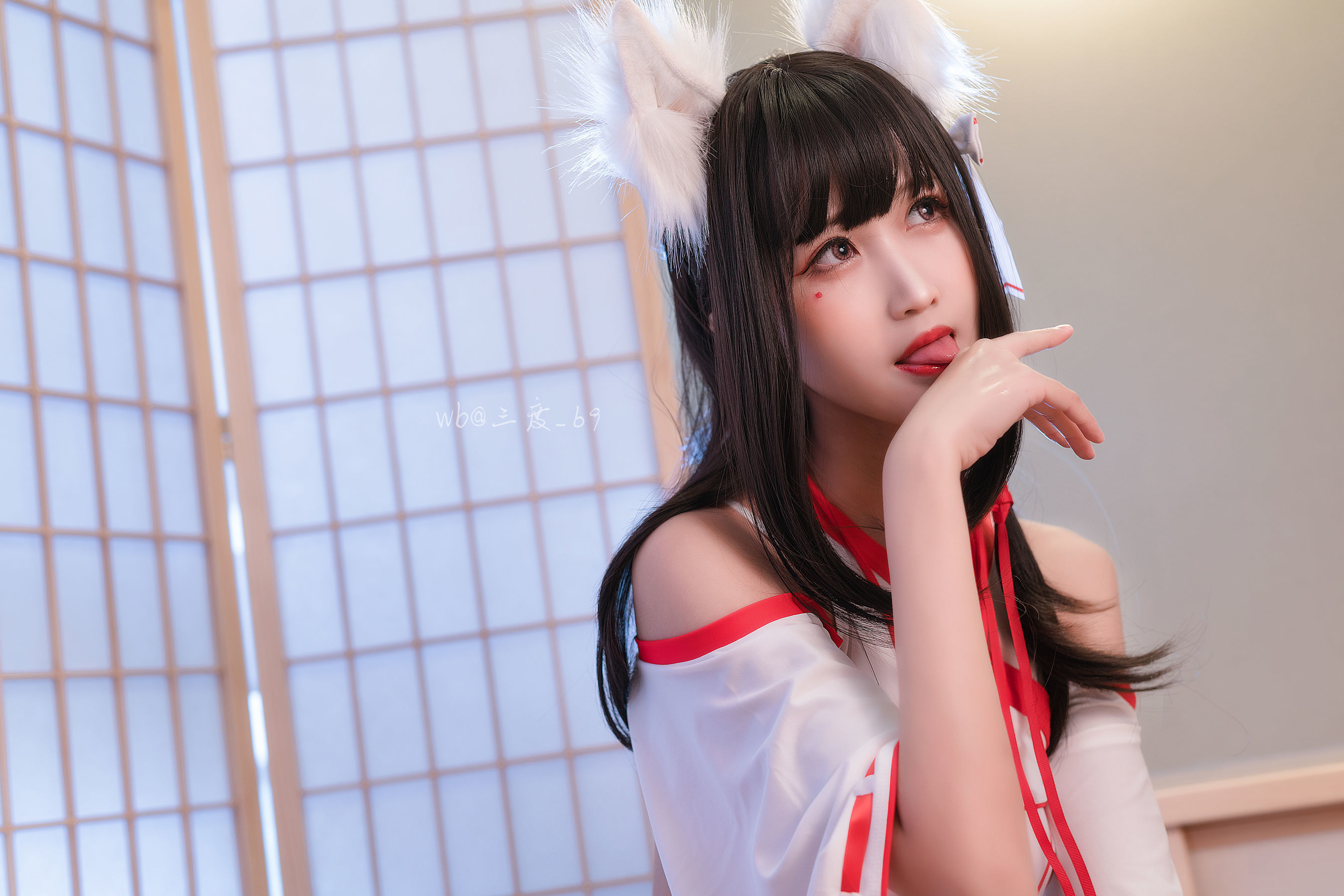 Weibo girl three degrees_69 fox witch maid