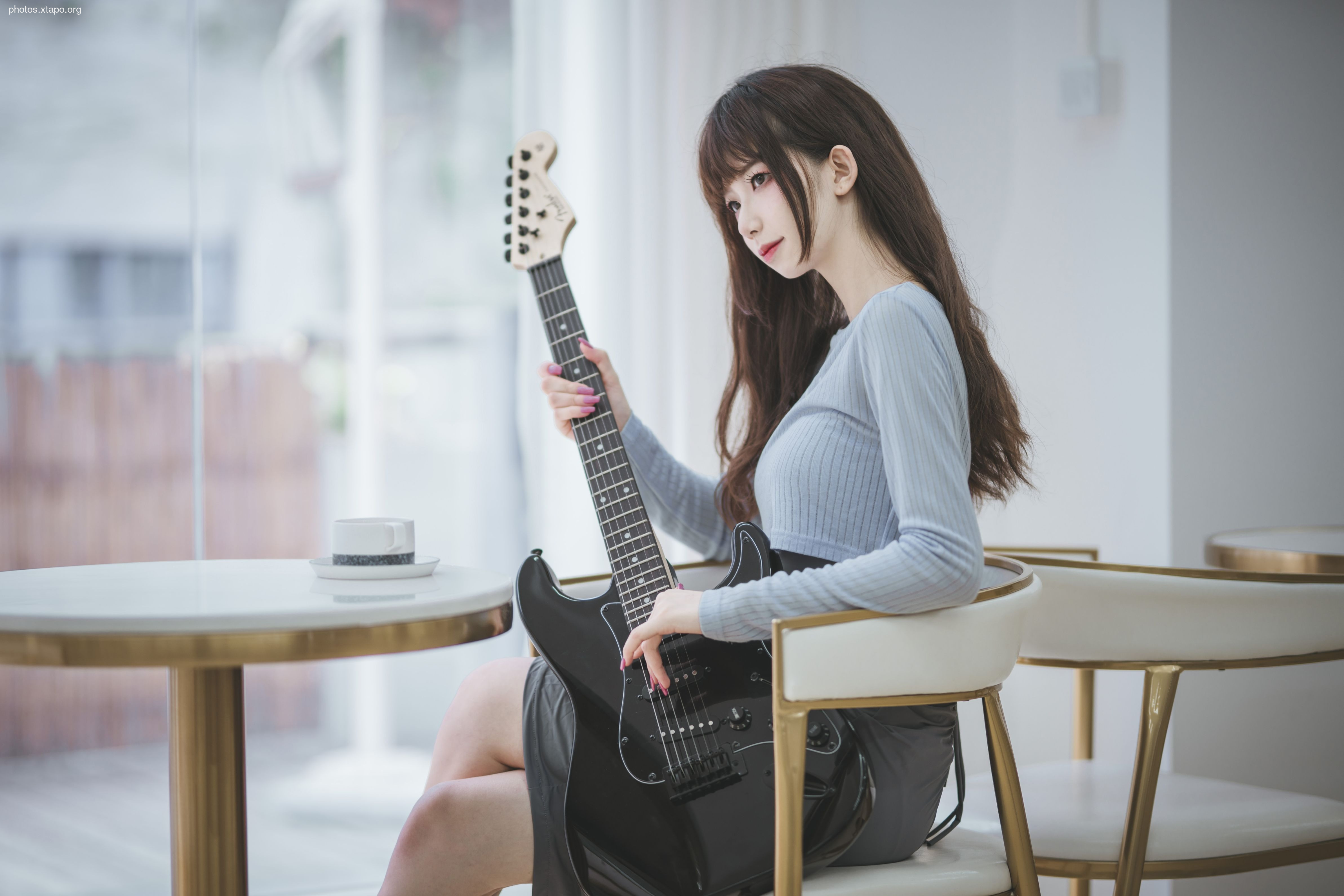 Fengjiangjiang guitar sister