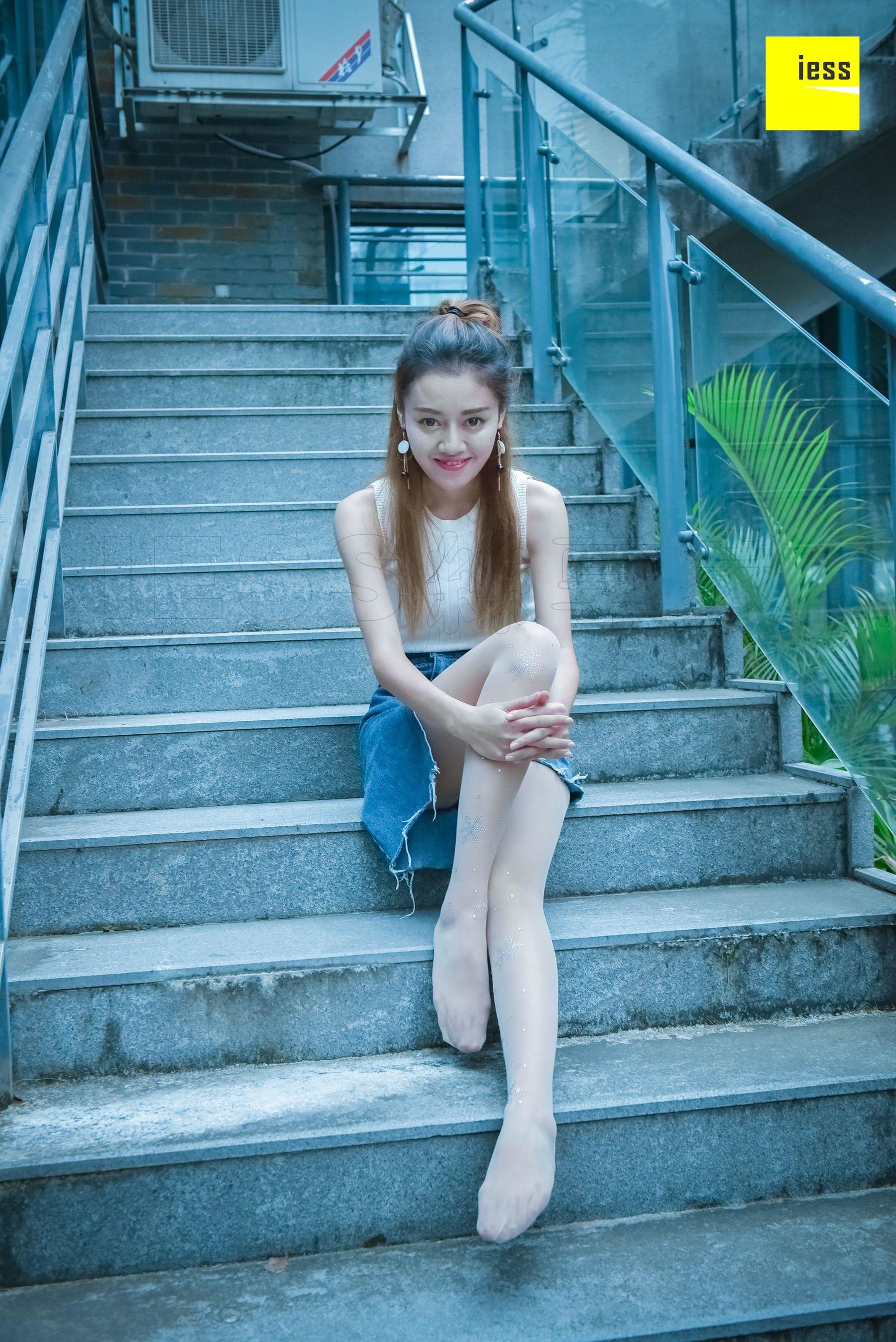 Silkxiang Home 107 Crystal Crystal White Stockings IESS Different Thoughts