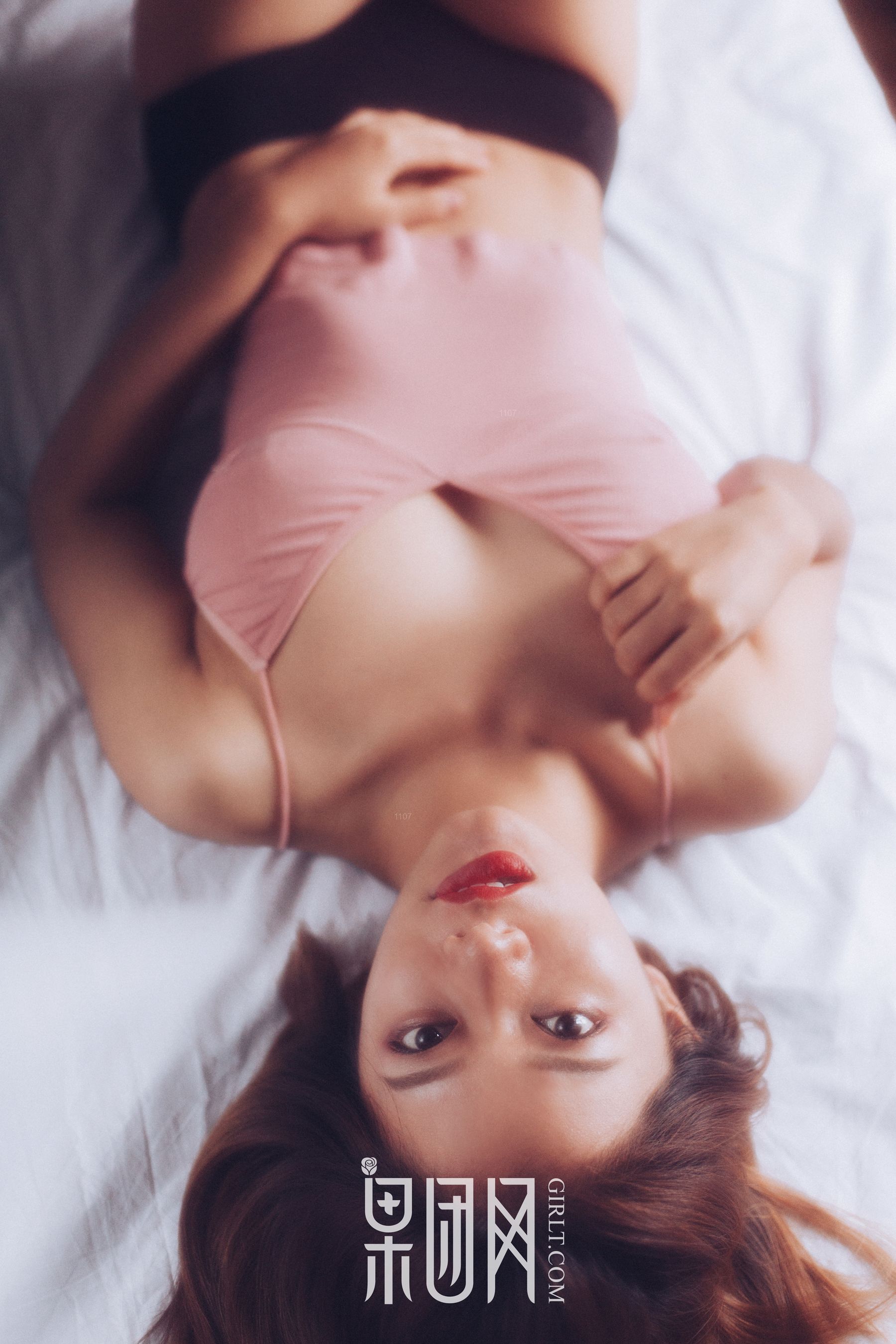 Sexy girl crispy breasts and hips black silk stingy fruit group network Girlt No.068