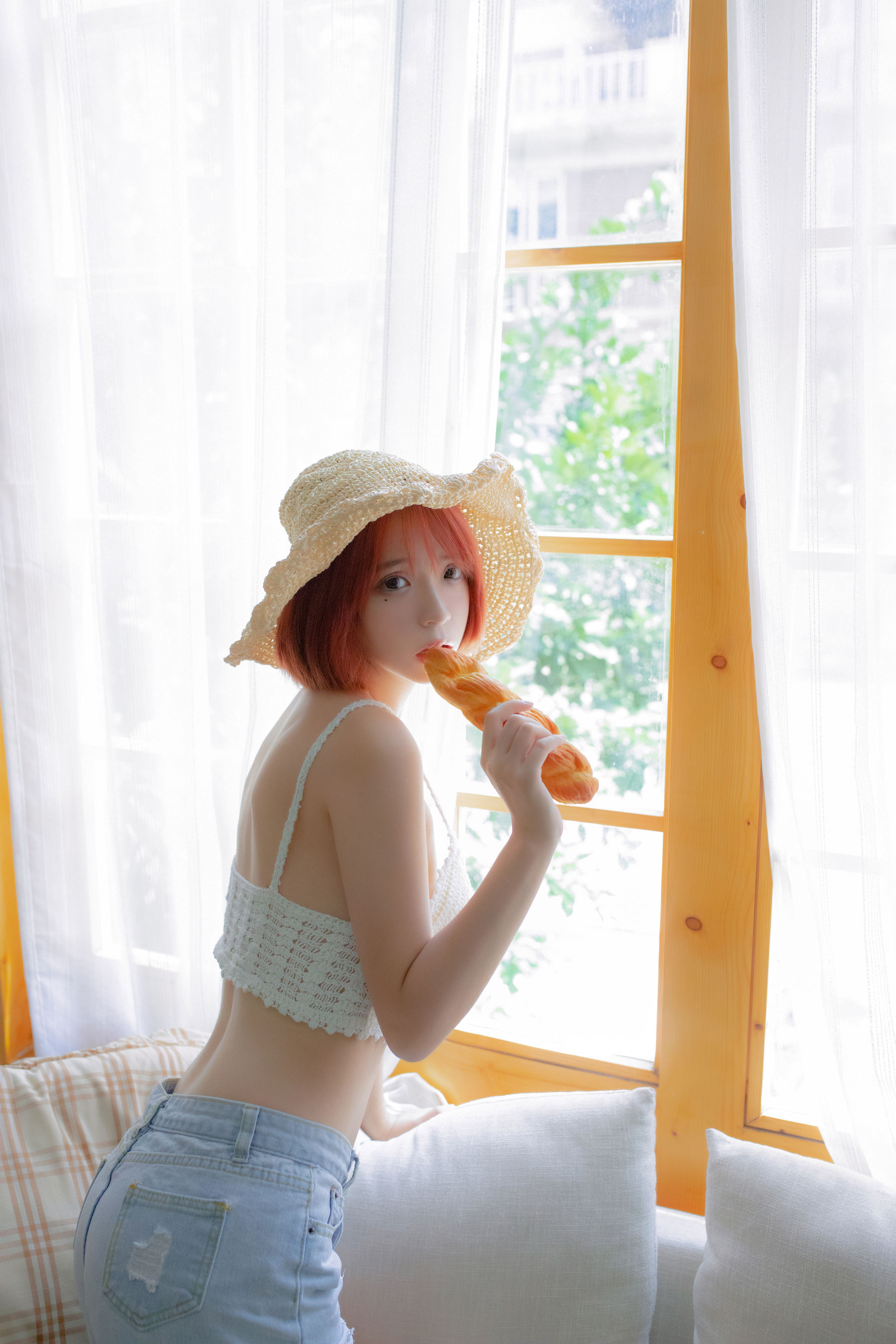 COS Welfare Crazy Cat SS -Straw Hat Girl