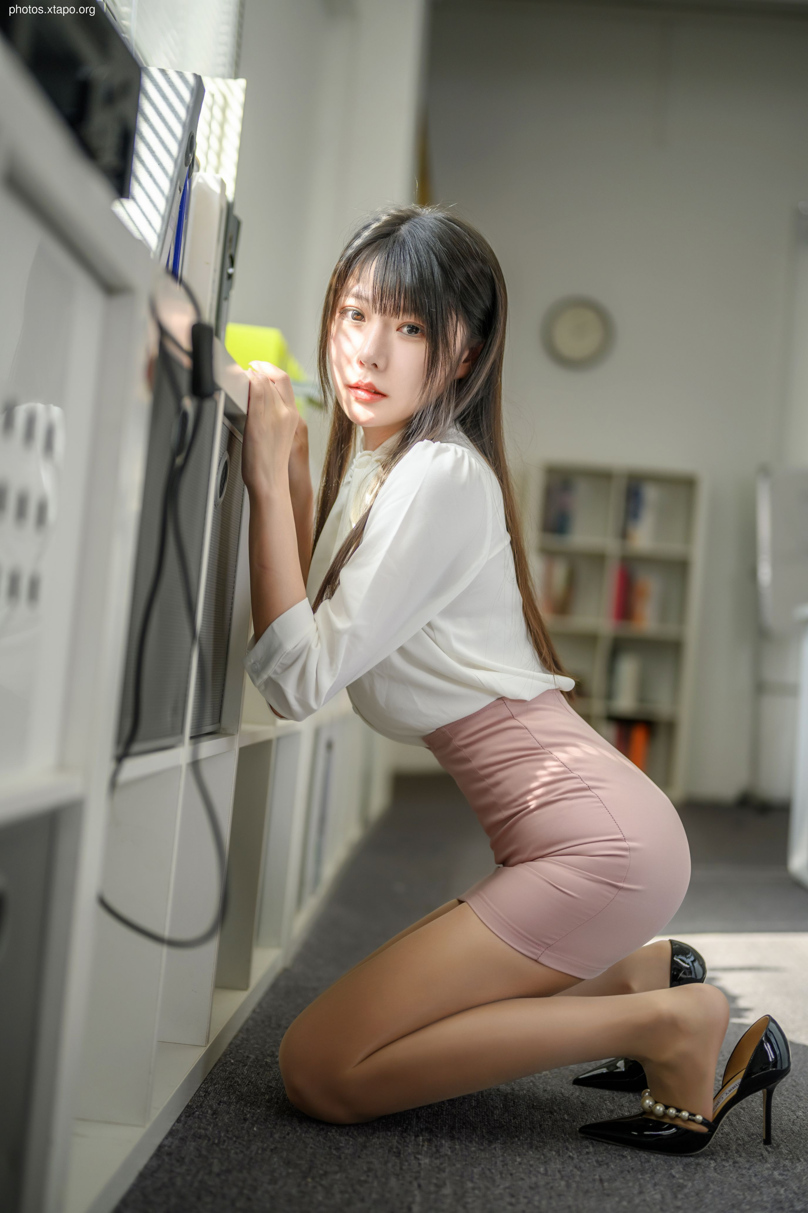 Vanilla Meow Lulu busy workplace powder white skirt