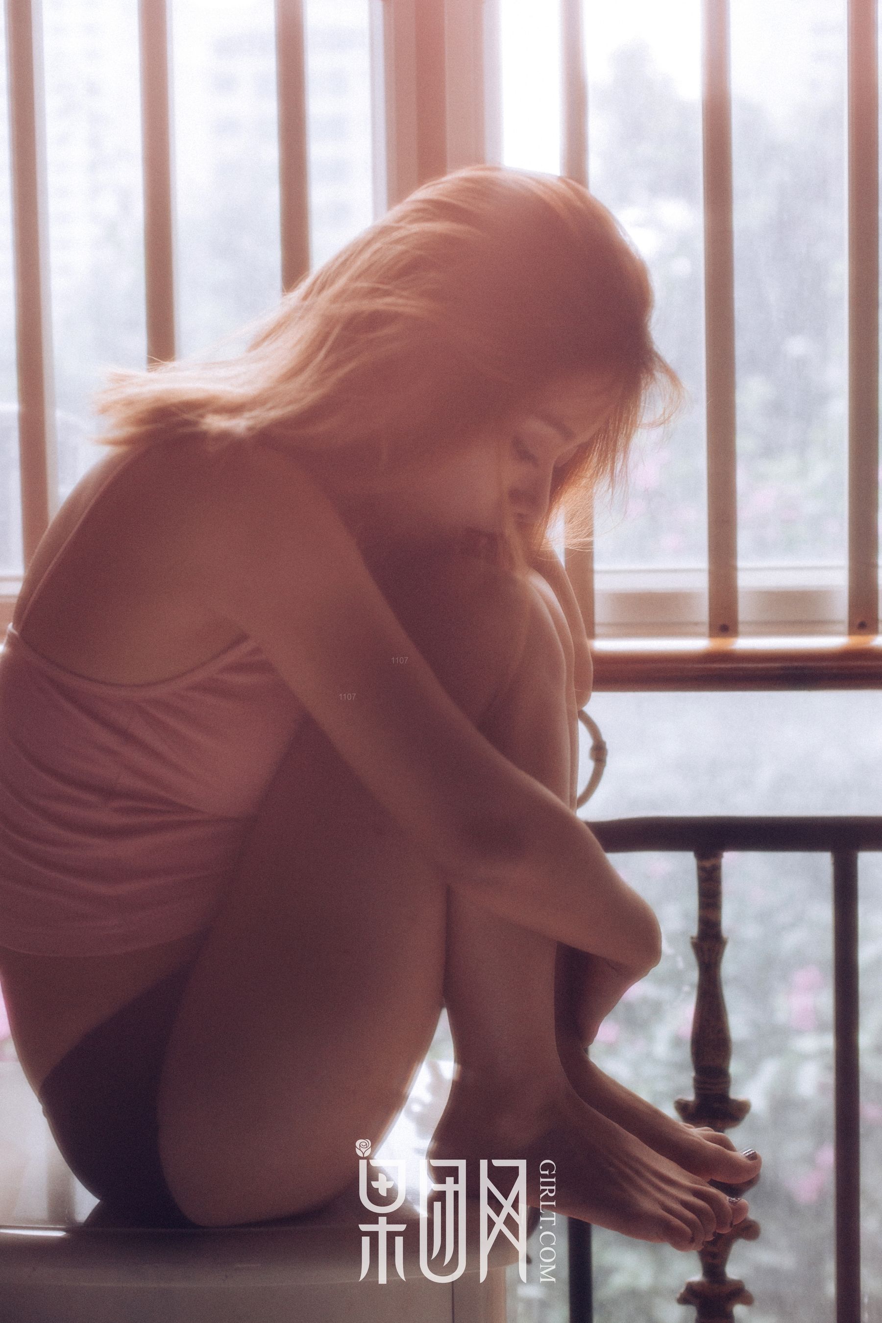 Sexy girl crispy breasts and hips black silk stingy fruit group network Girlt No.068