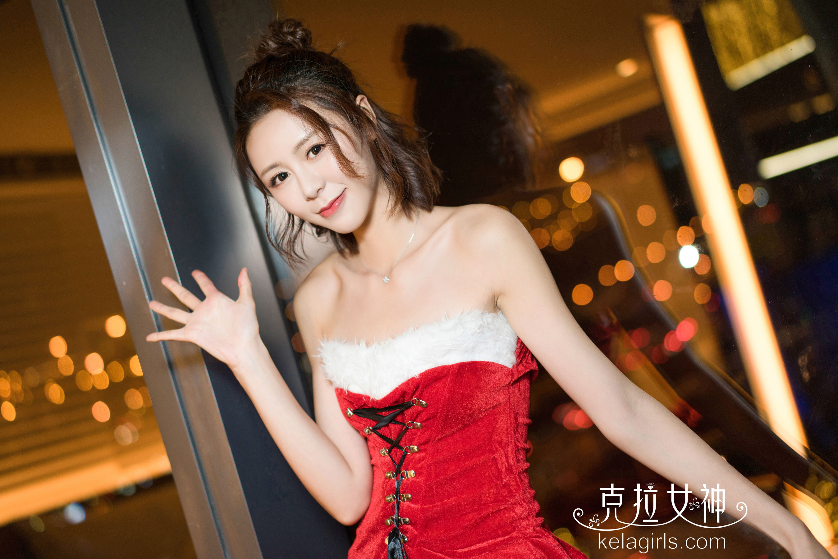Xin Yu's Colorful Ping An Night Ceragirls)