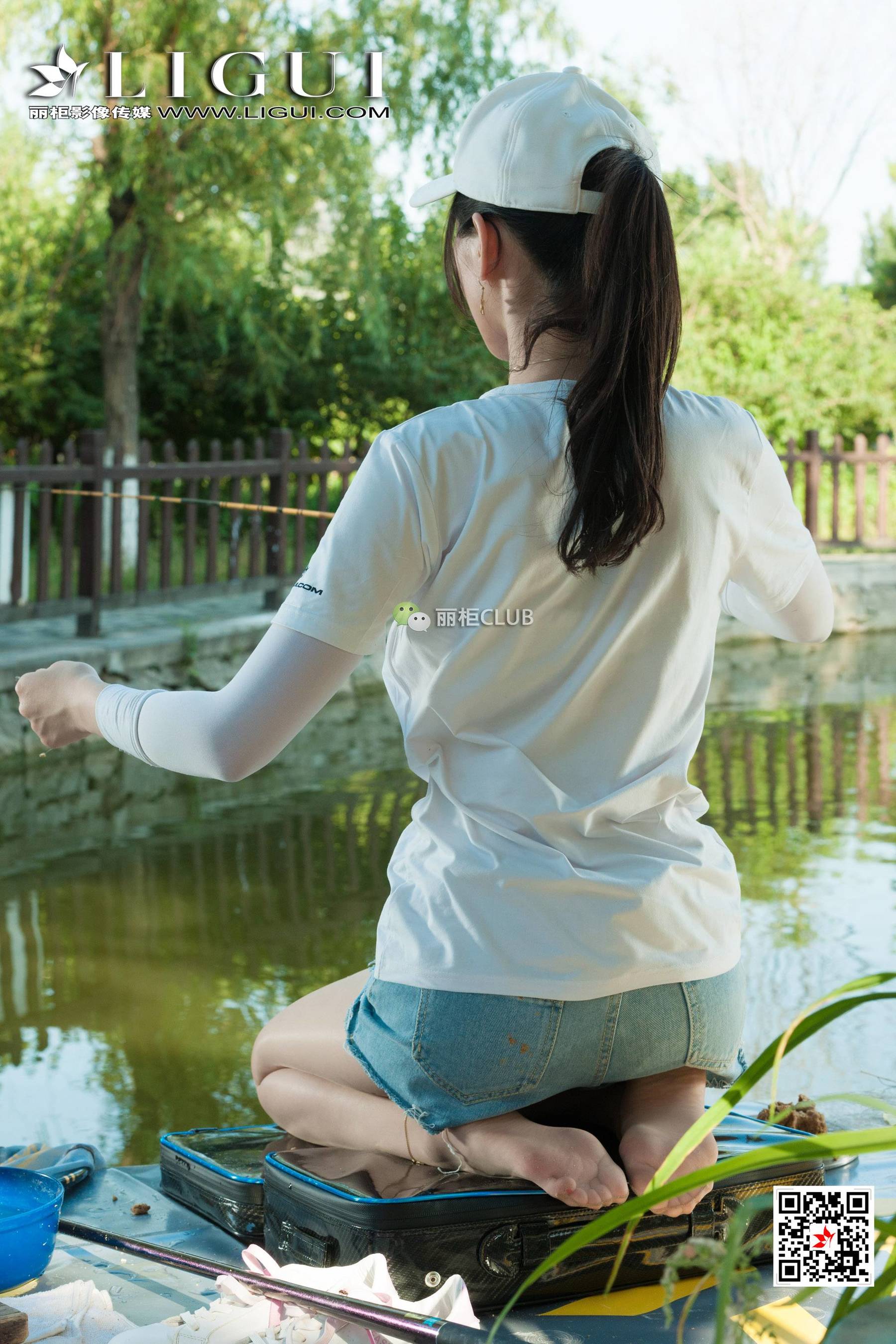 Foot model Fishing Little Sister Silk Foot Ligui Internet beauty