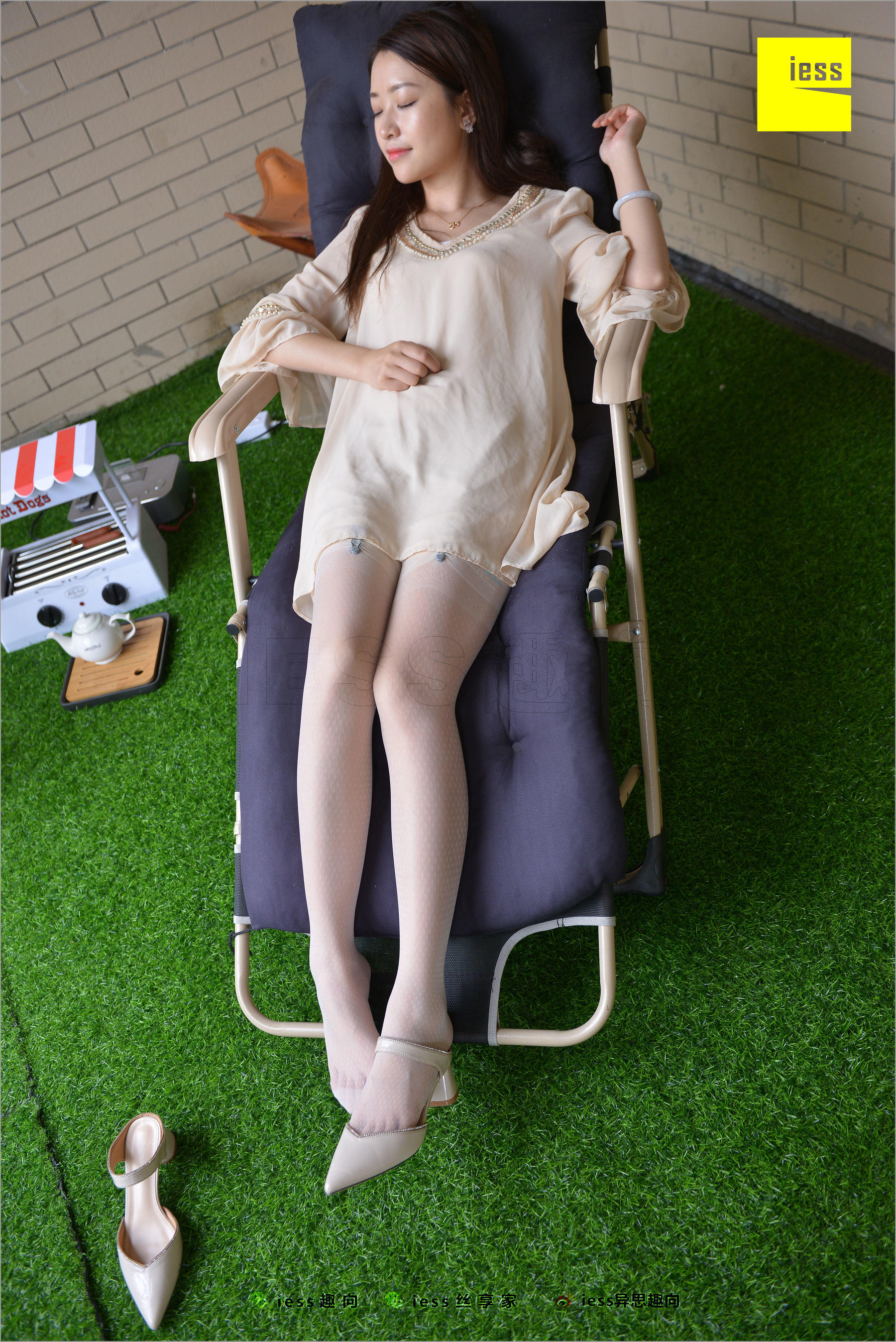 Xiao Jie's Little Classic Retro Pure White Nylon Silk Different Thoughts to IESS Silk Foot Bento 227