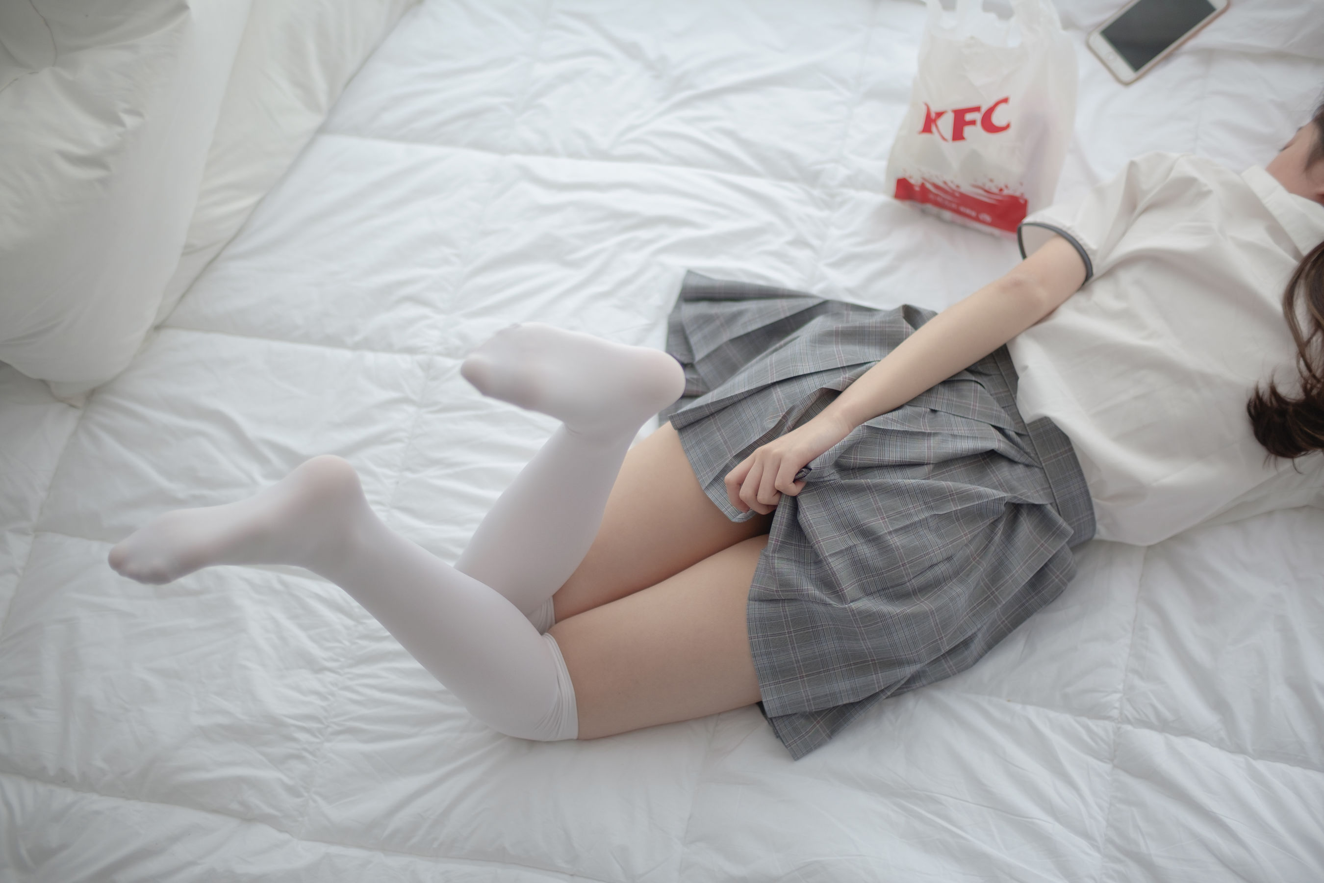 Senluo Consortium R15-009 bed jk white silk