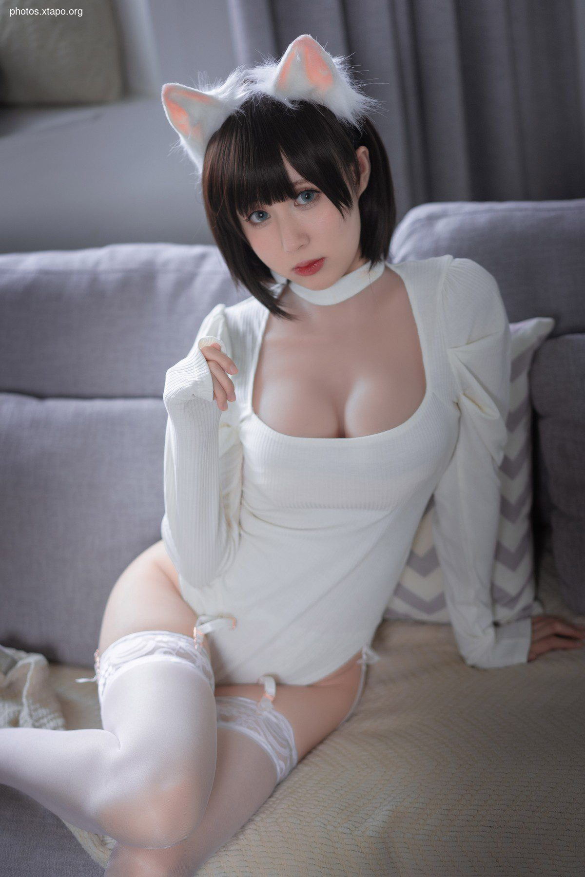 Network Beauty West Garden Temple Nange White Cat White Body Theme Private House Sexy Deep V sweater with lace hanging socks seductive photo 30p