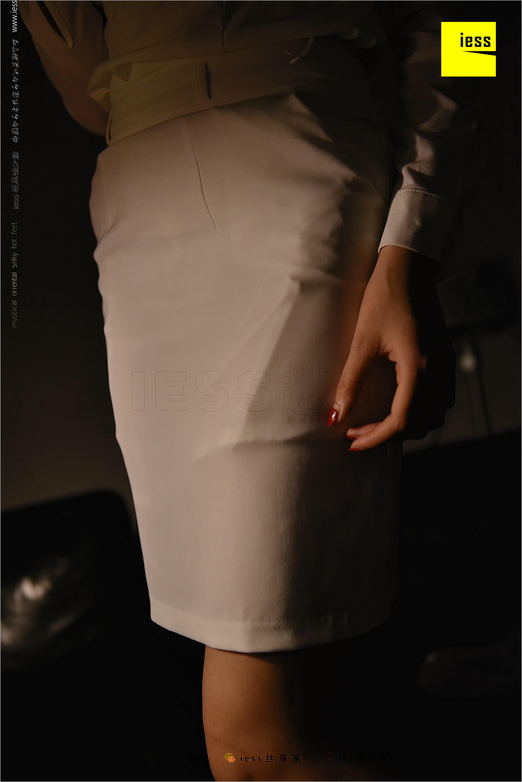 Julia Junjun Naked Foot Under the Lights Different Thinking to IESS Silk Foot Bento 219