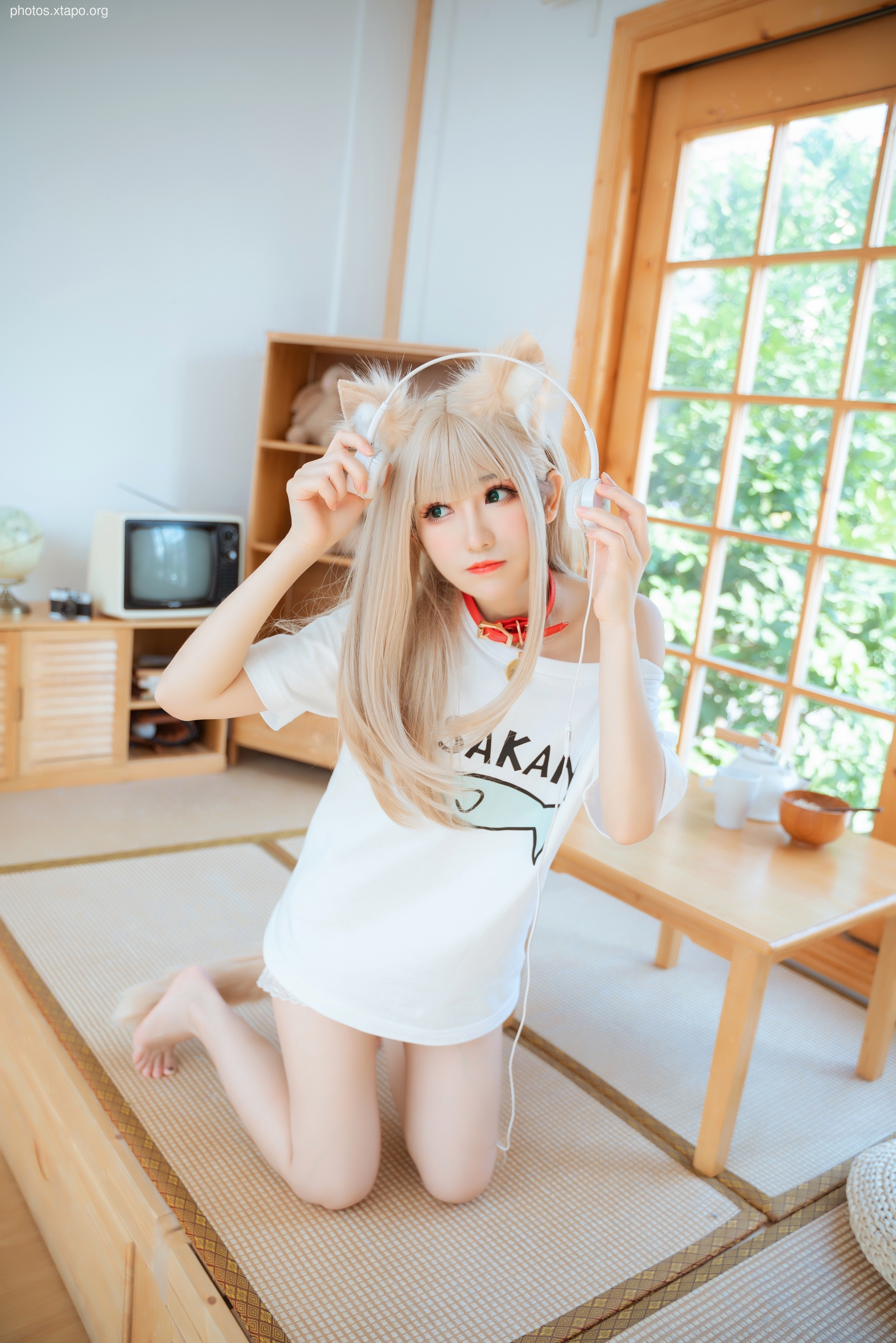 Clothing and cat girl yellow bean flour