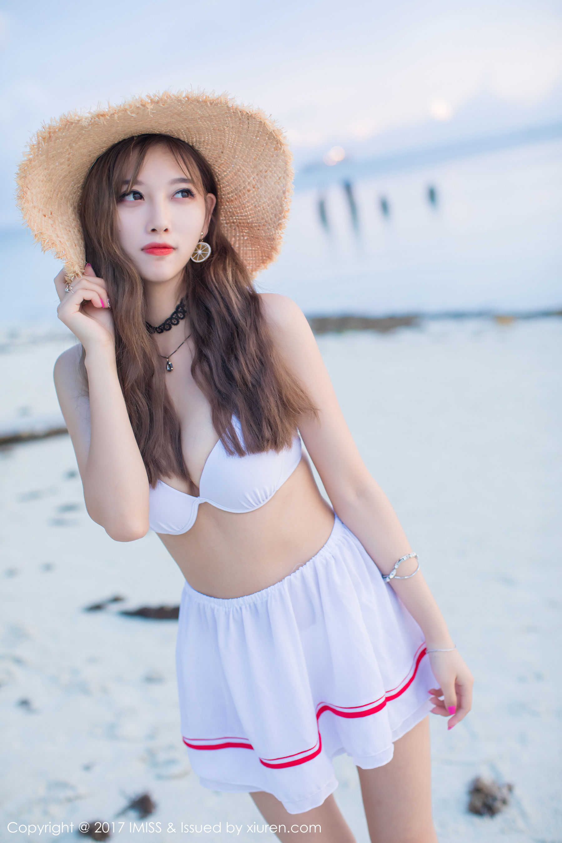 Yang Chenchen Sugar Sunshine and Beach, Fragrant Cars and Beauty IMISS VOL.185