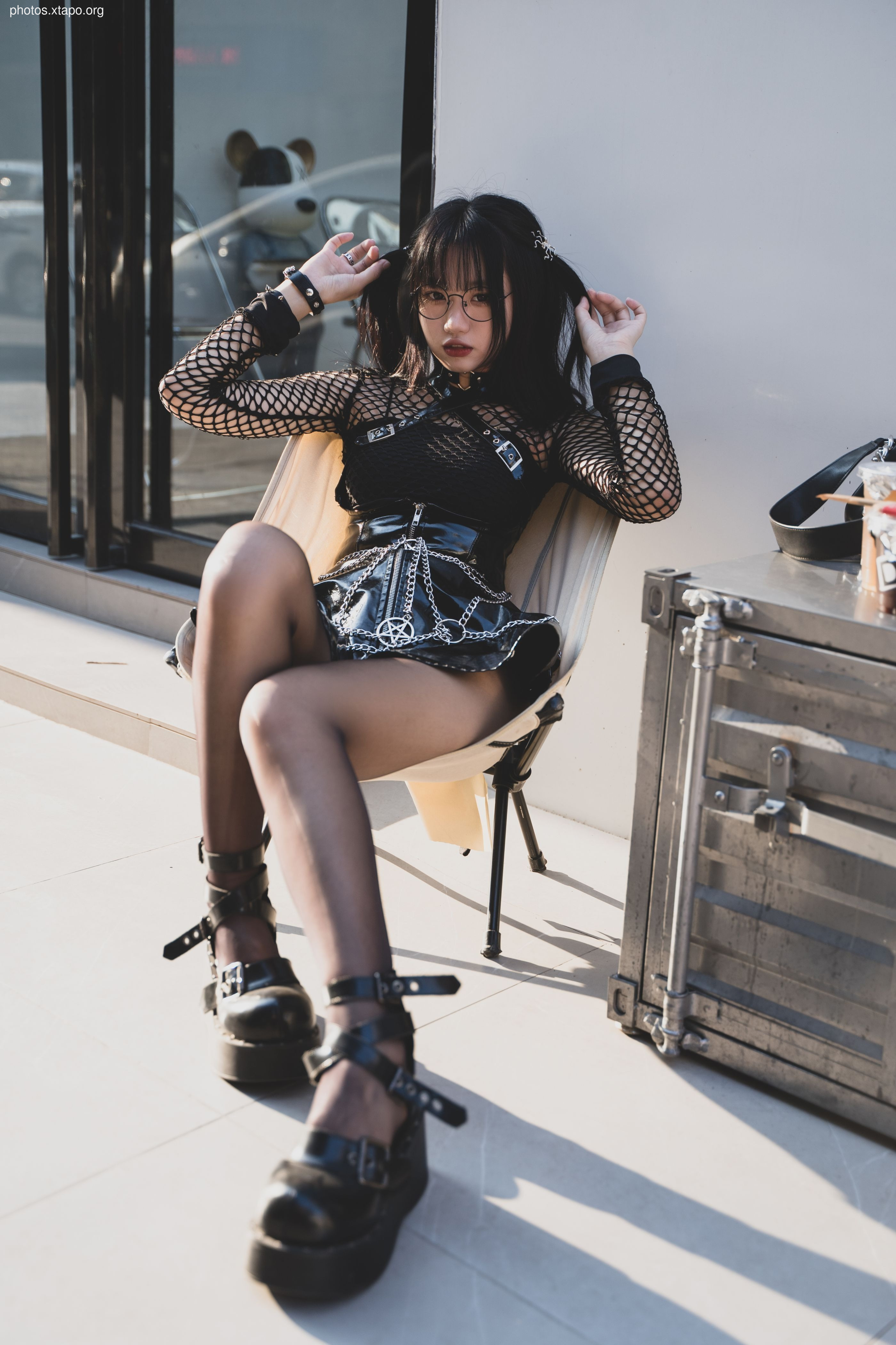 拍 柒 柒 Street shooting black leather skirt
