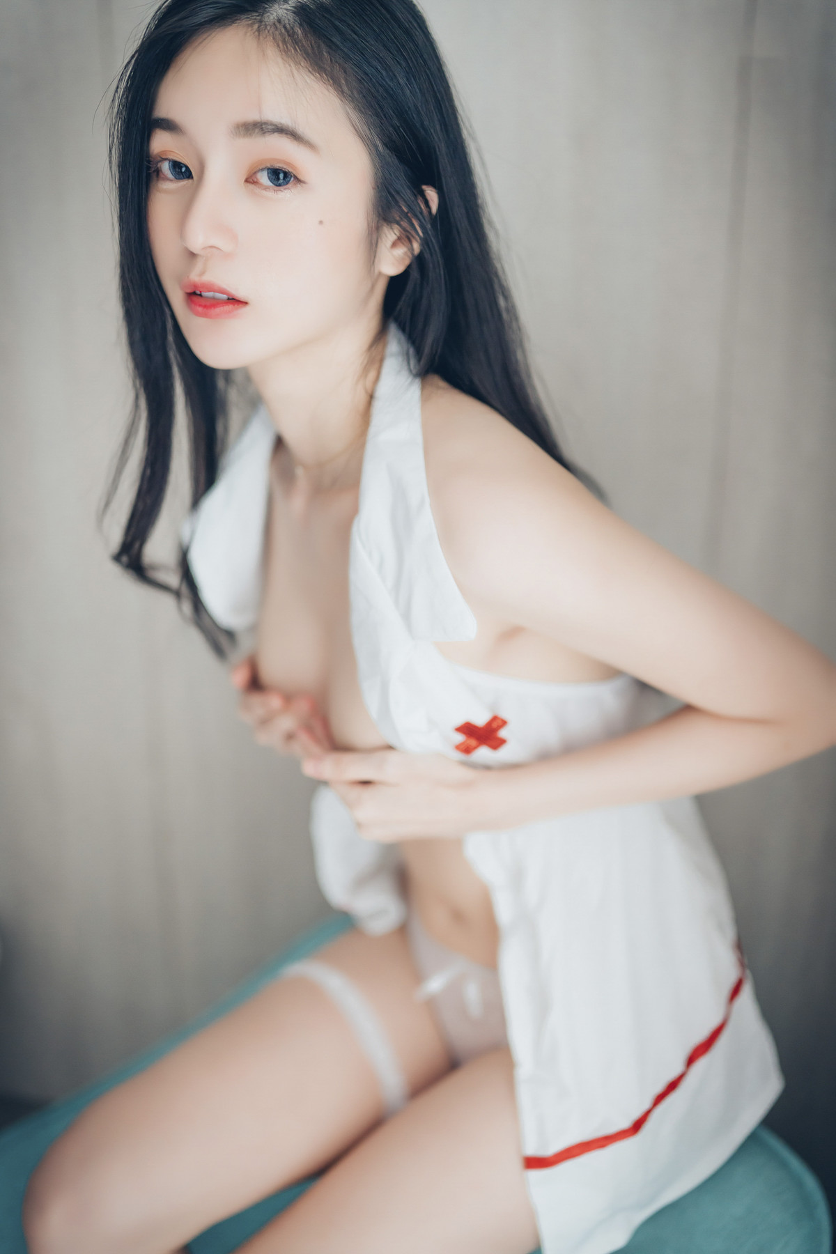 Xianxianchen Transparent panties open the feet? More powerful than camel hooves? Hollow little nurse + two-piece pajamas Vol.01