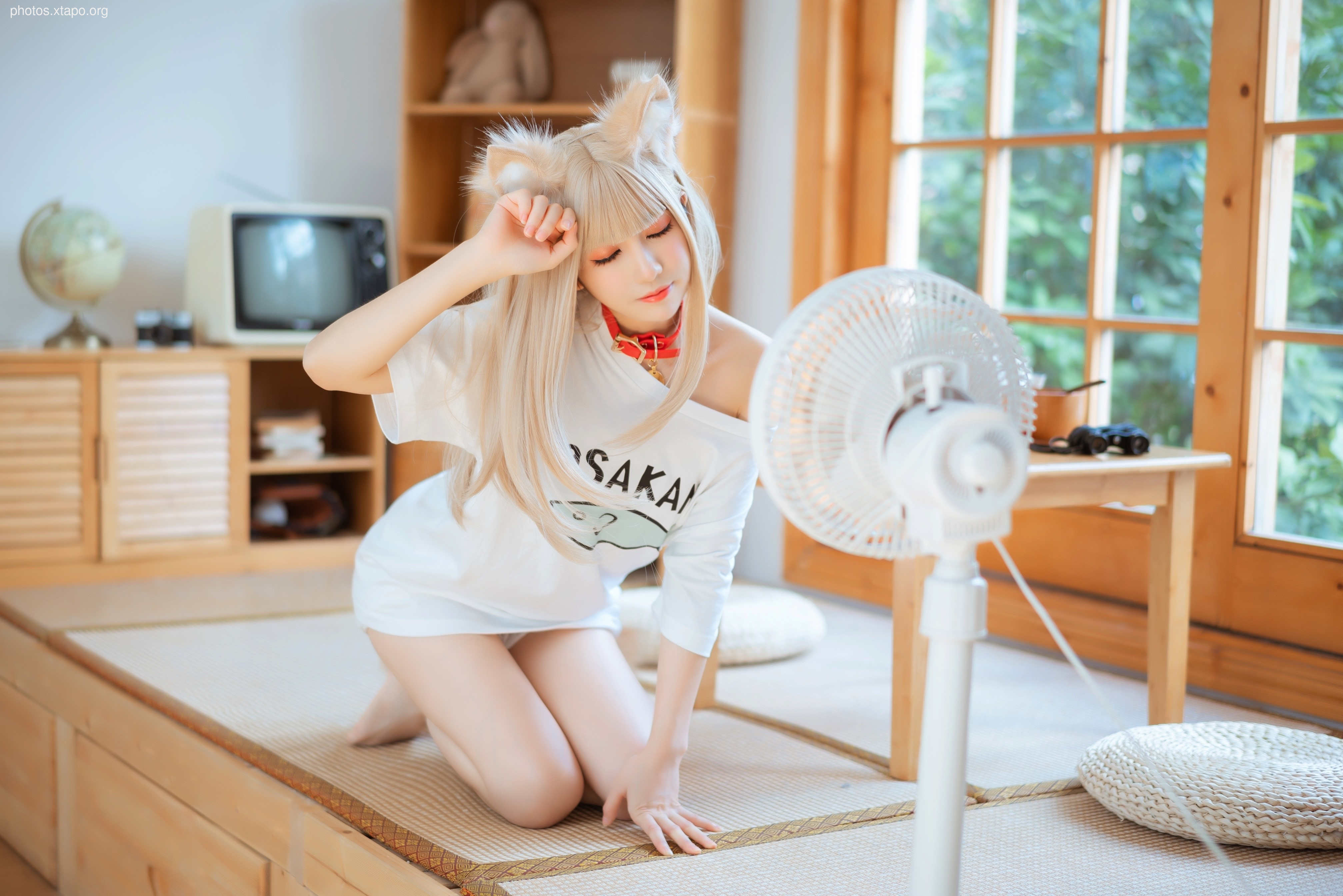 Clothing and cat girl yellow bean flour