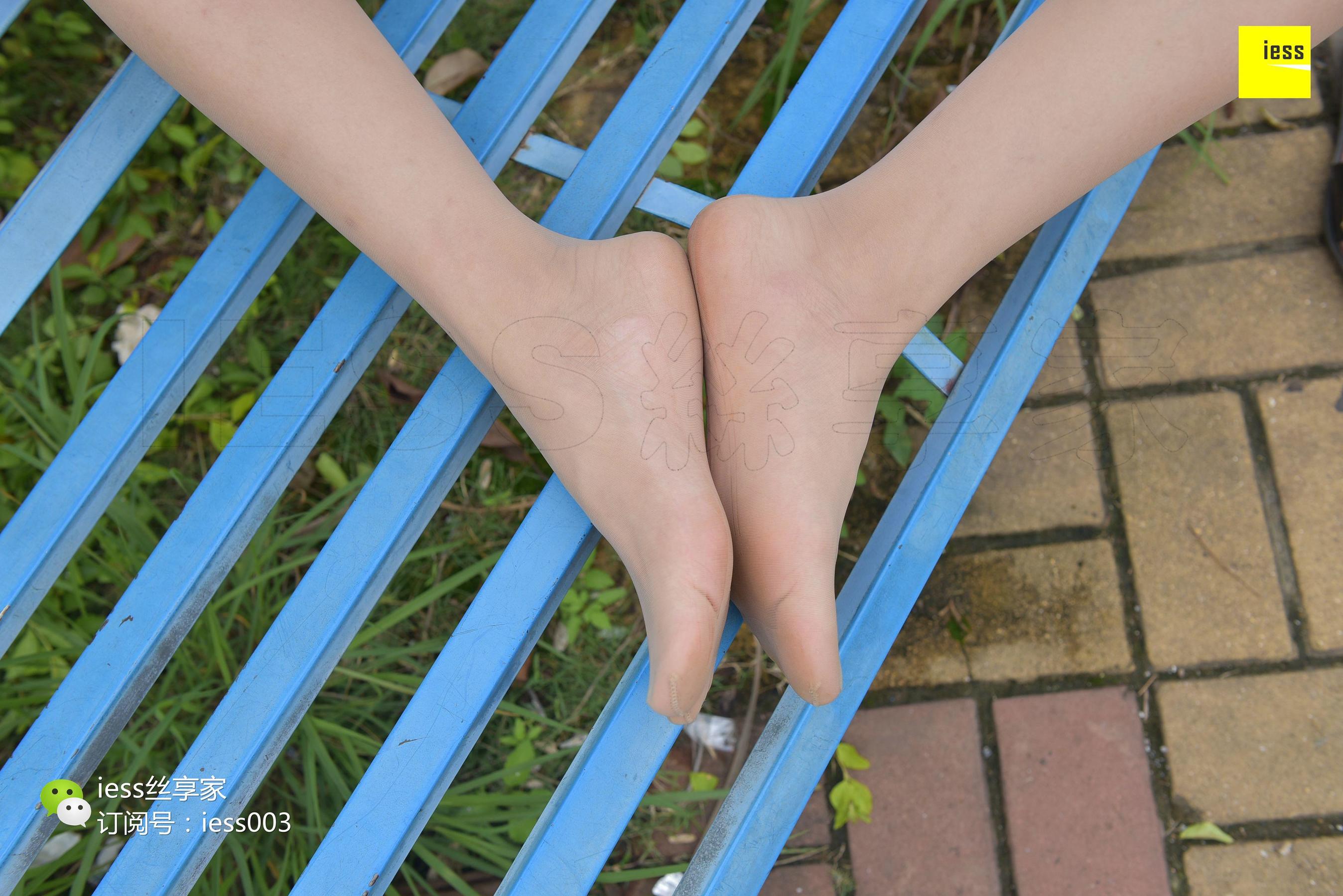 Si Xiangjia 036 Junjun Air Conditioning with watermelon sandals with beautiful feet IESS is thinking about it