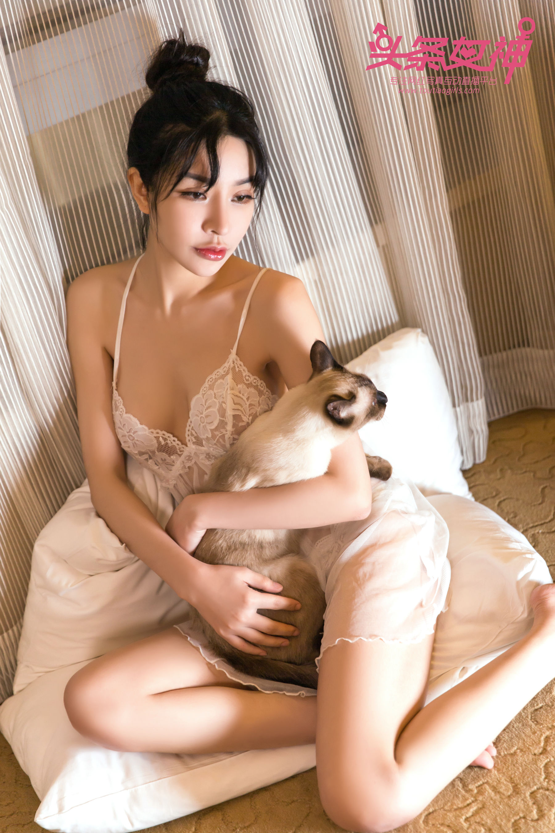 BABY Girl and Cat Toutiaogirls