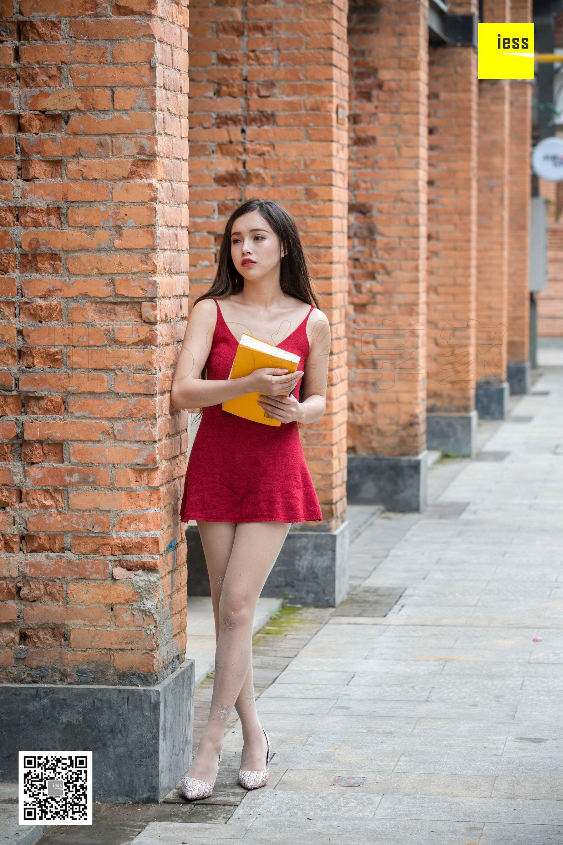 Xiaoyu's Internet Red Diamond White Films Different Thoughts to IESS Silk House 242