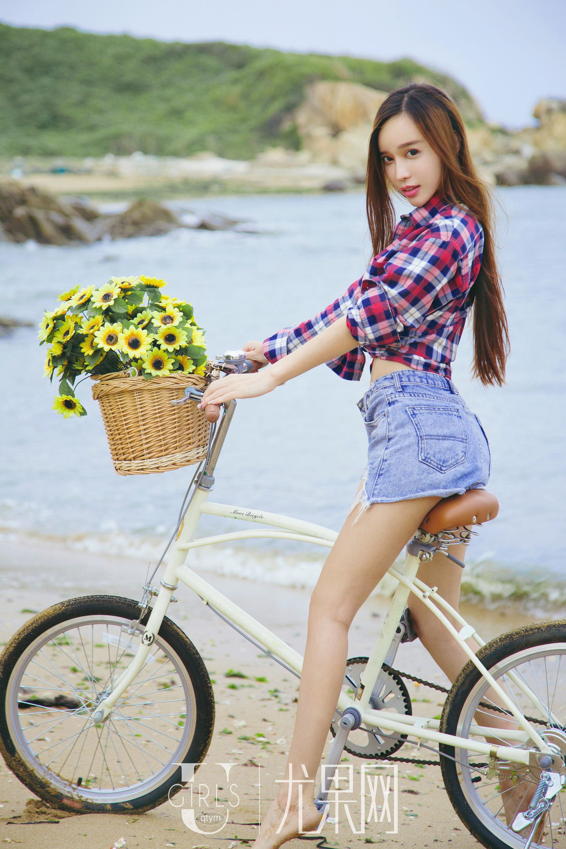 Ni Yoko & amp; Ai Xiaoqing Come from the Wind Youguo Ugirls T026