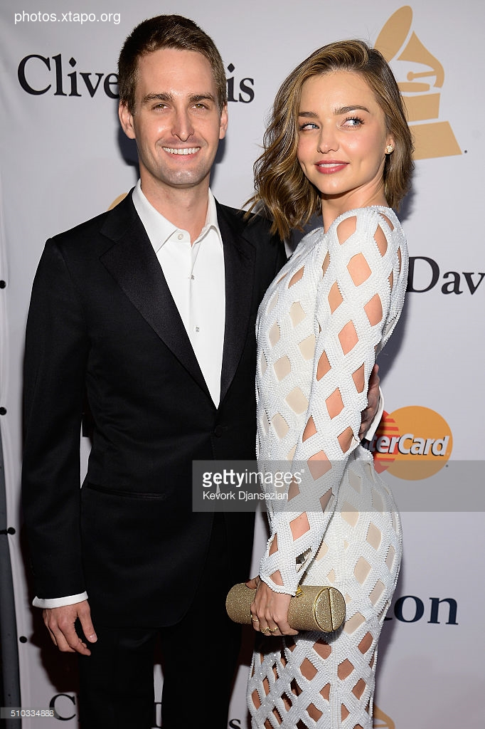 THIS ANGEL SAID YES MIRANDA KERR IS OFFICIALLY ENGAGED TO SNAPCHAT FOUNDER EVAN SPIEGEL