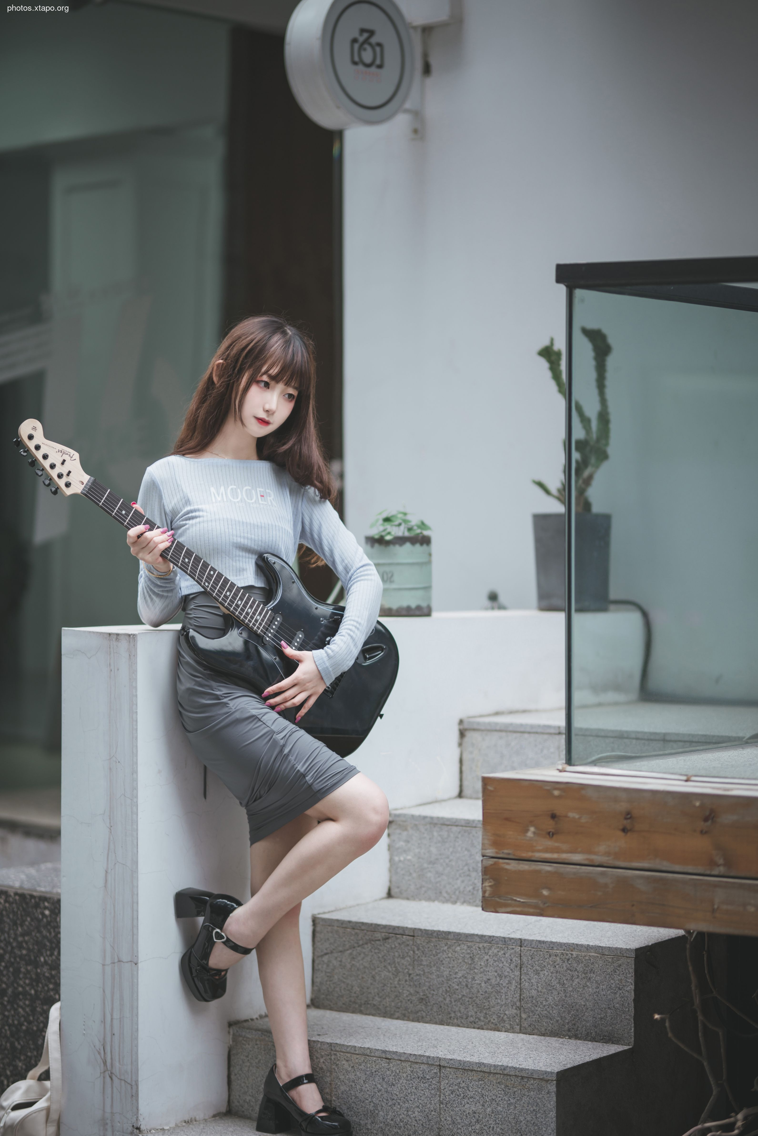 Fengjiangjiang guitar sister