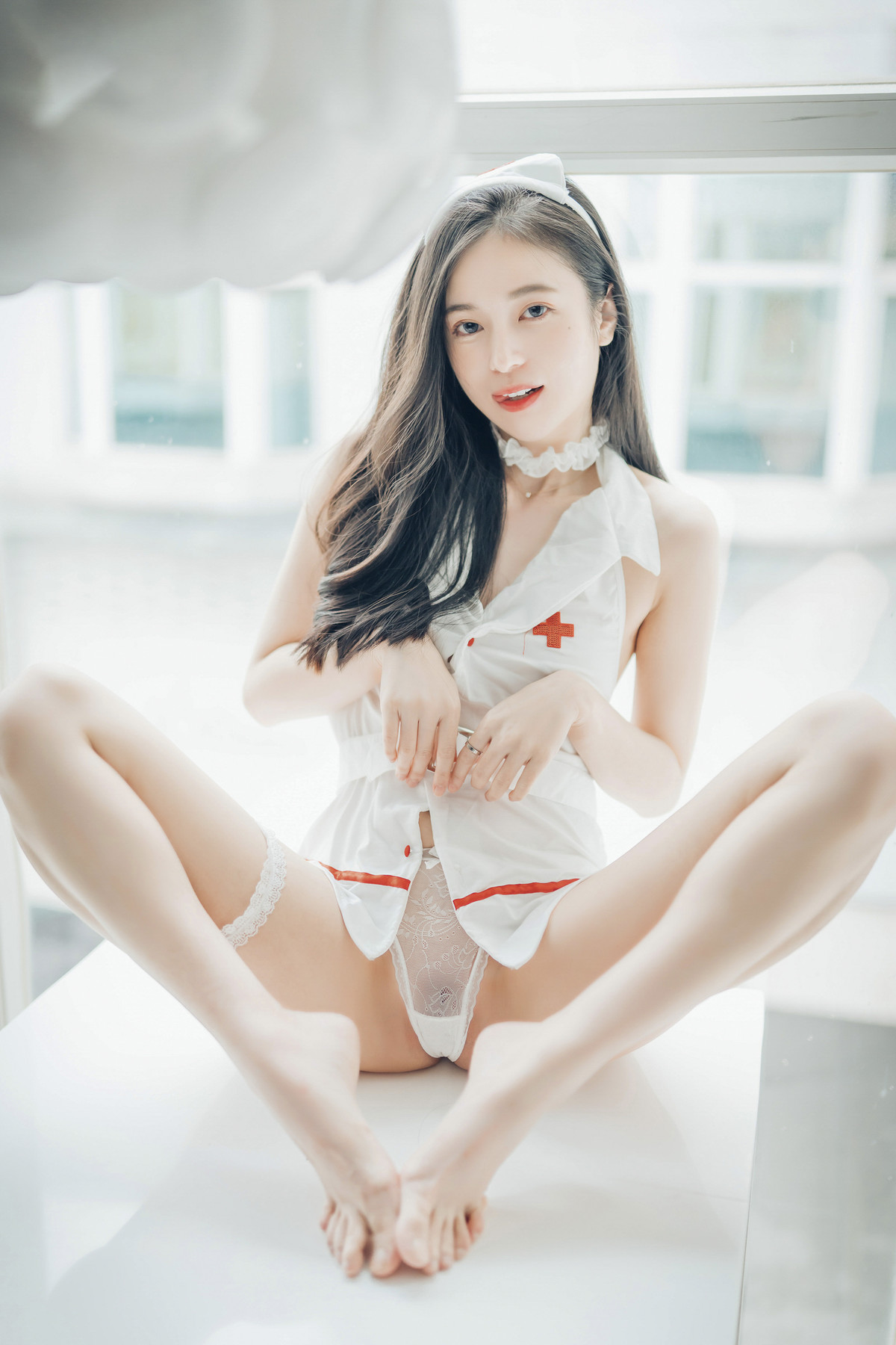 Xianxianchen Transparent panties open the feet? More powerful than camel hooves? Hollow little nurse + two-piece pajamas Vol.01